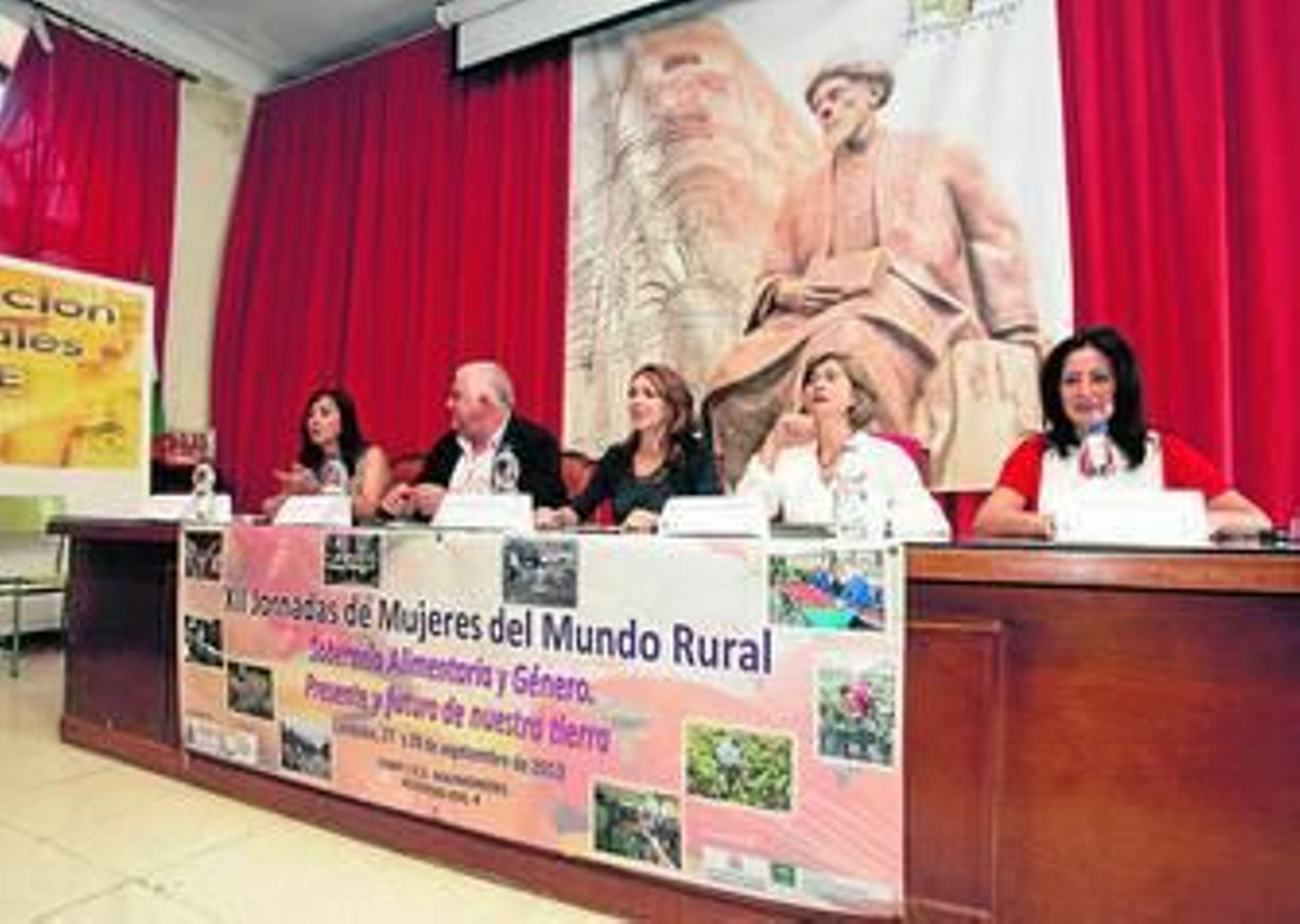 Idáñez, Carmona y Tamayo durante la presentación del encuentro.