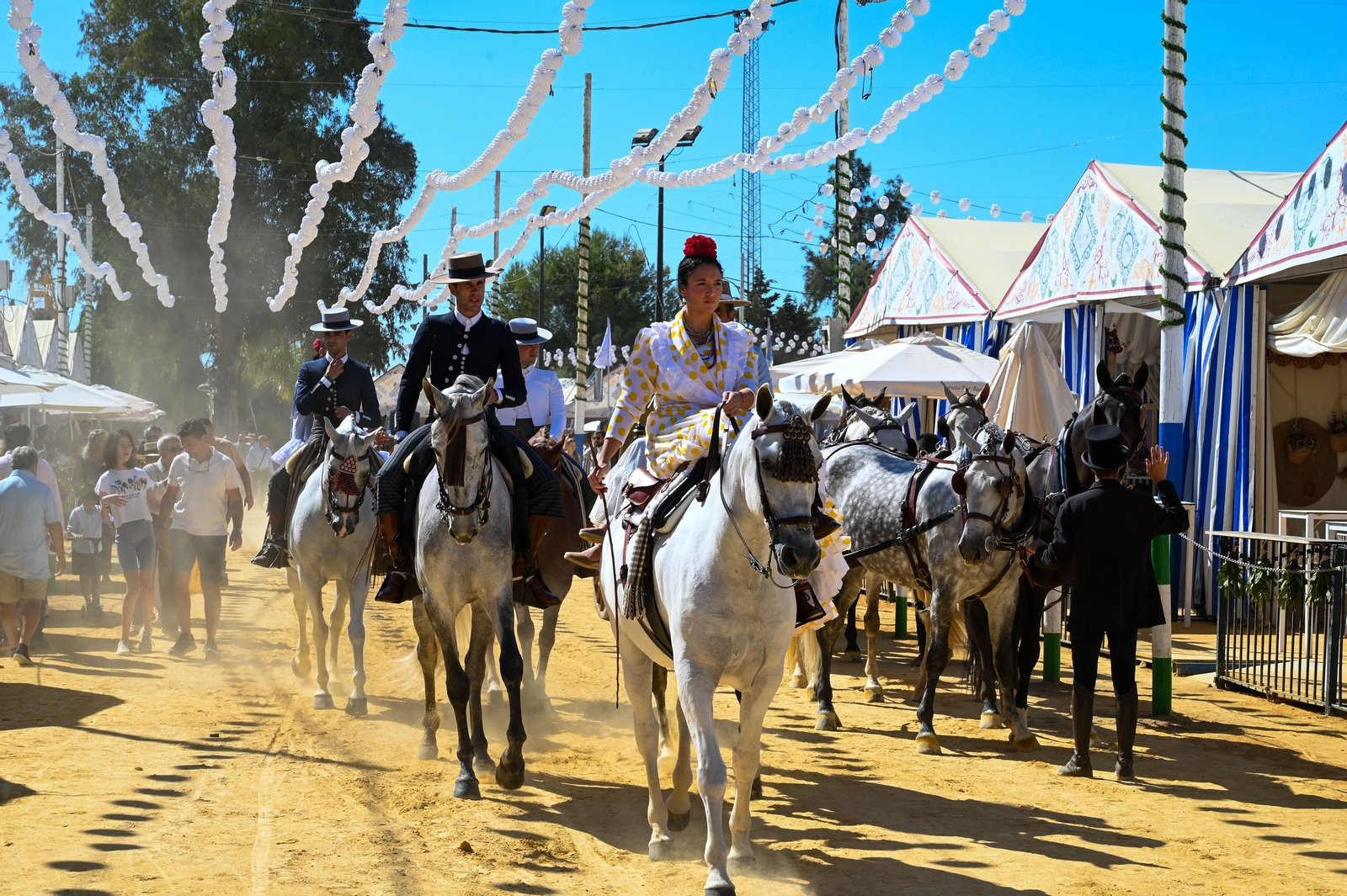 Imágenes del ambiente nocturno del 11 de octubre en la Feria del Caballo 2025