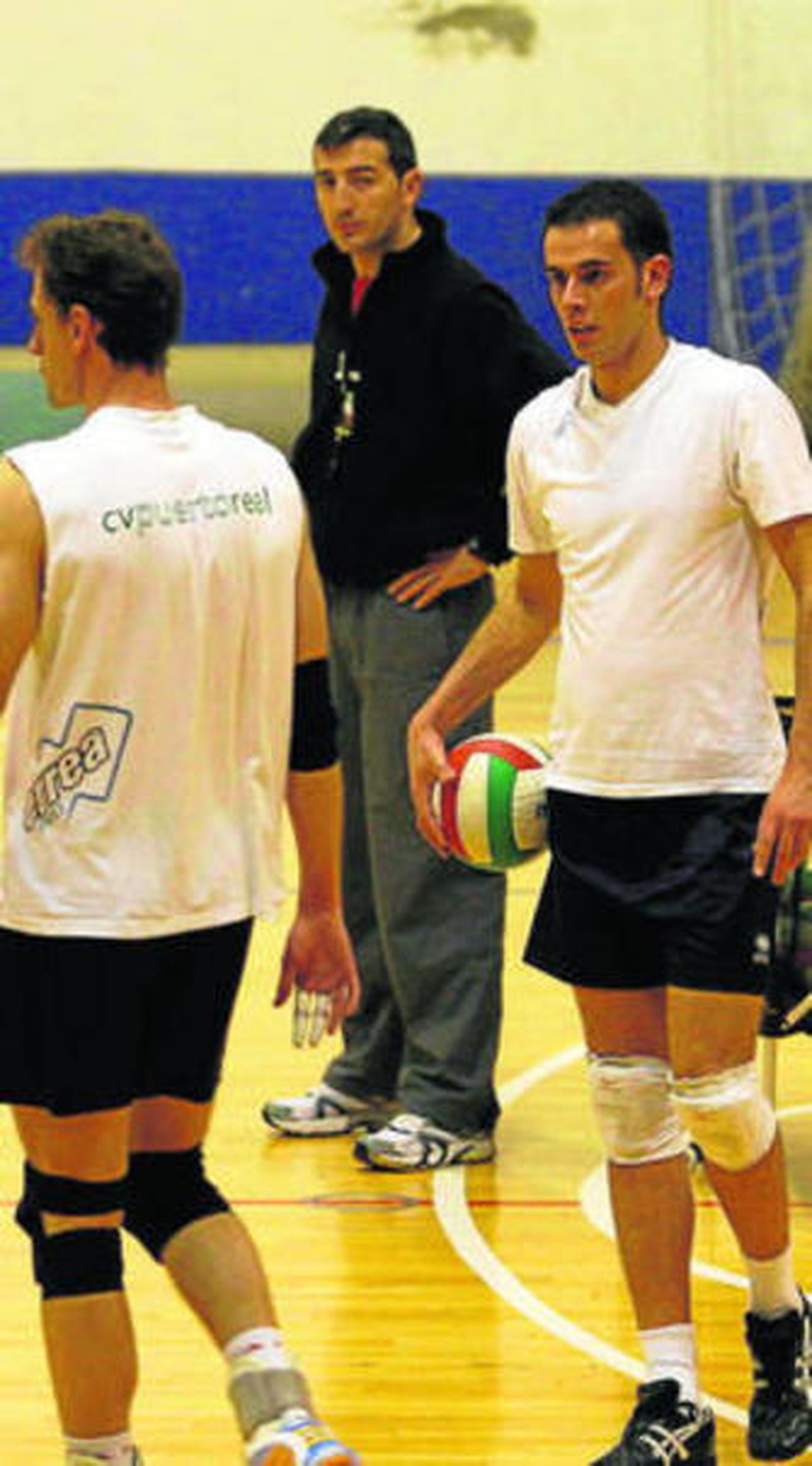Correa, al fondo, y Emilio (d), durante un entrenamiento.