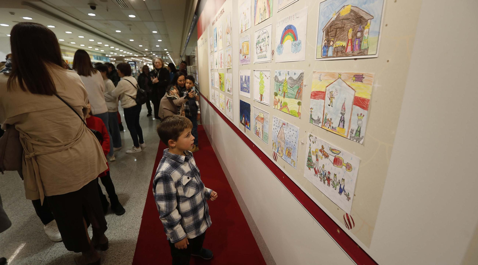 El Corte Inglés de Algeciras entrega los premios del concurso Dibuja y Pinta la Navidad