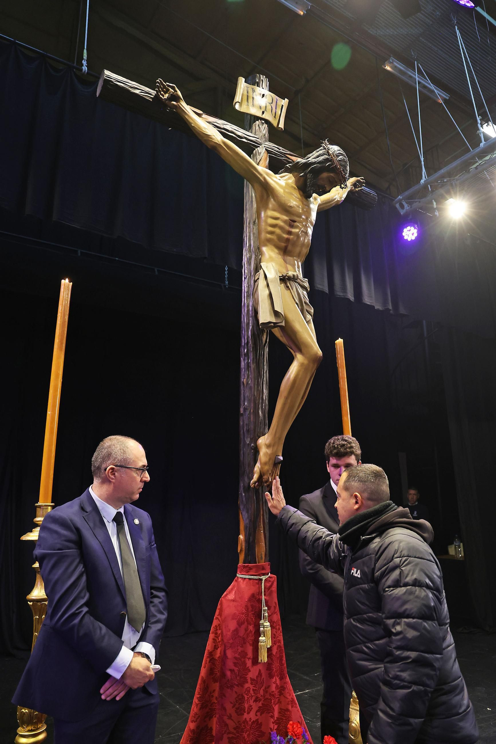 Las mejores imágenes del traslado del Cristo de la Pasión al Centro Penitenciario de Huelva
