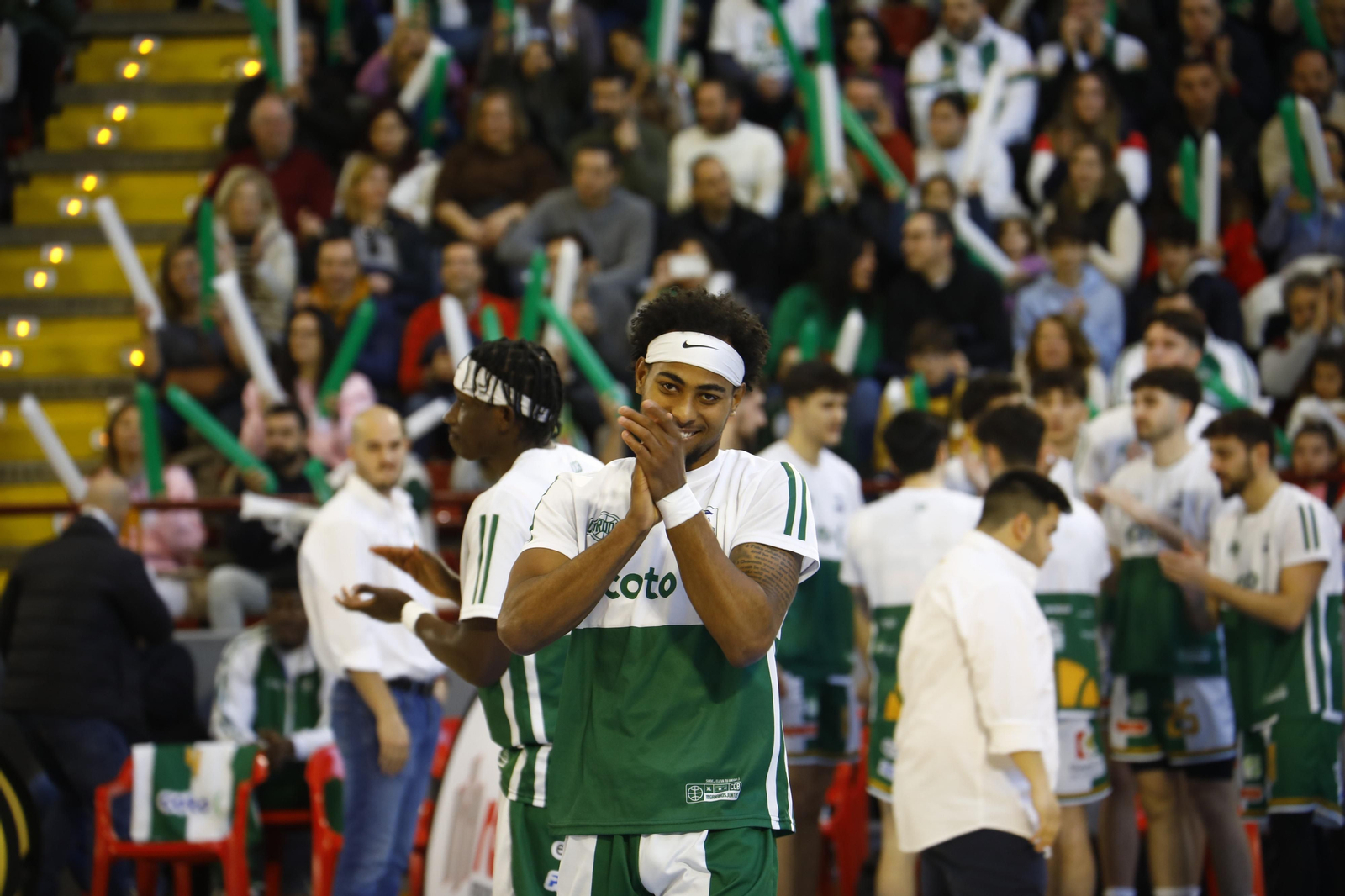 Las mejores fotos del ambiente en Vista Alegre para el derbi entre el Coto Córdoba y el UCB Camper Eurogaza