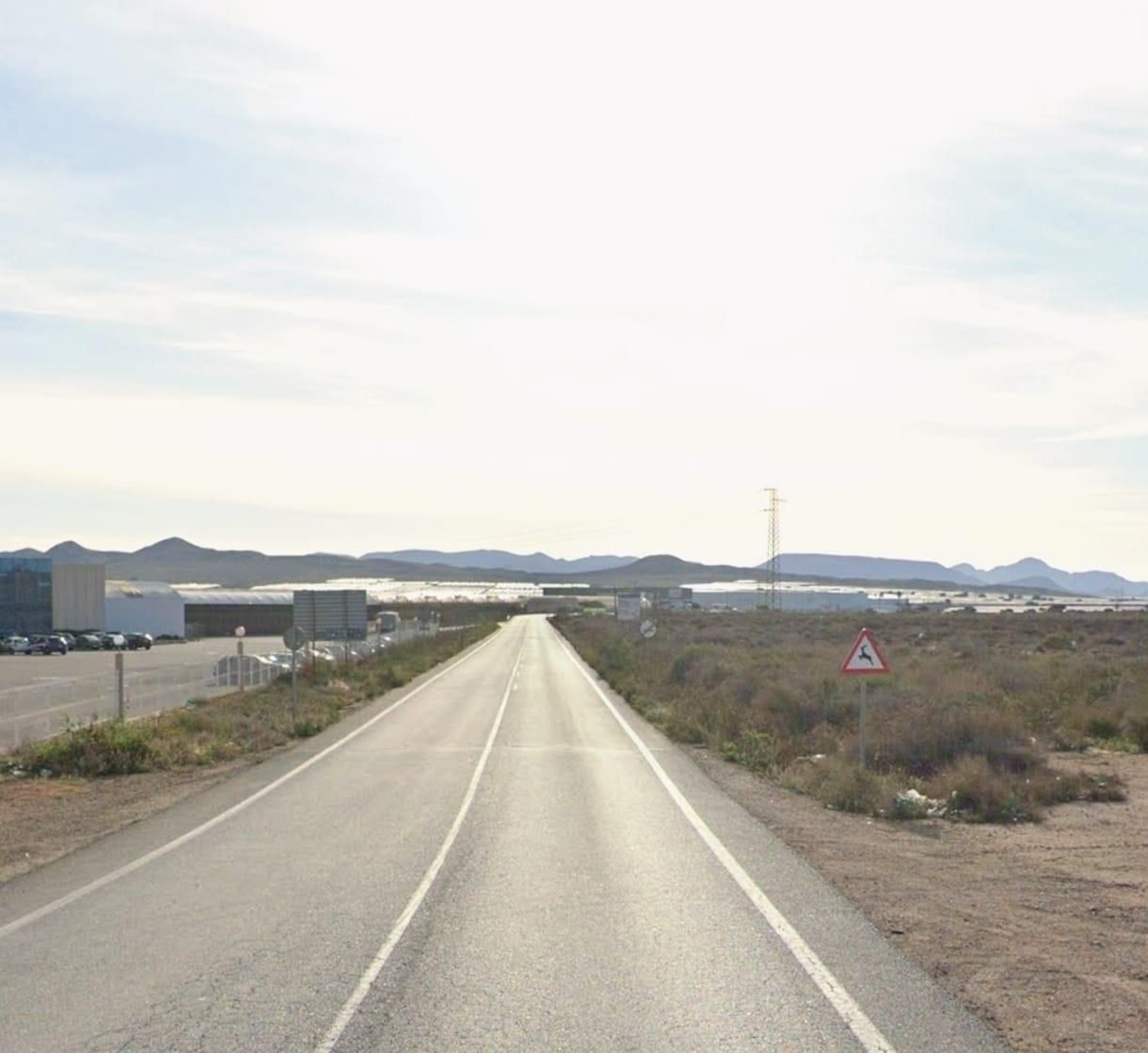 Un tramo de carretera en Níjar