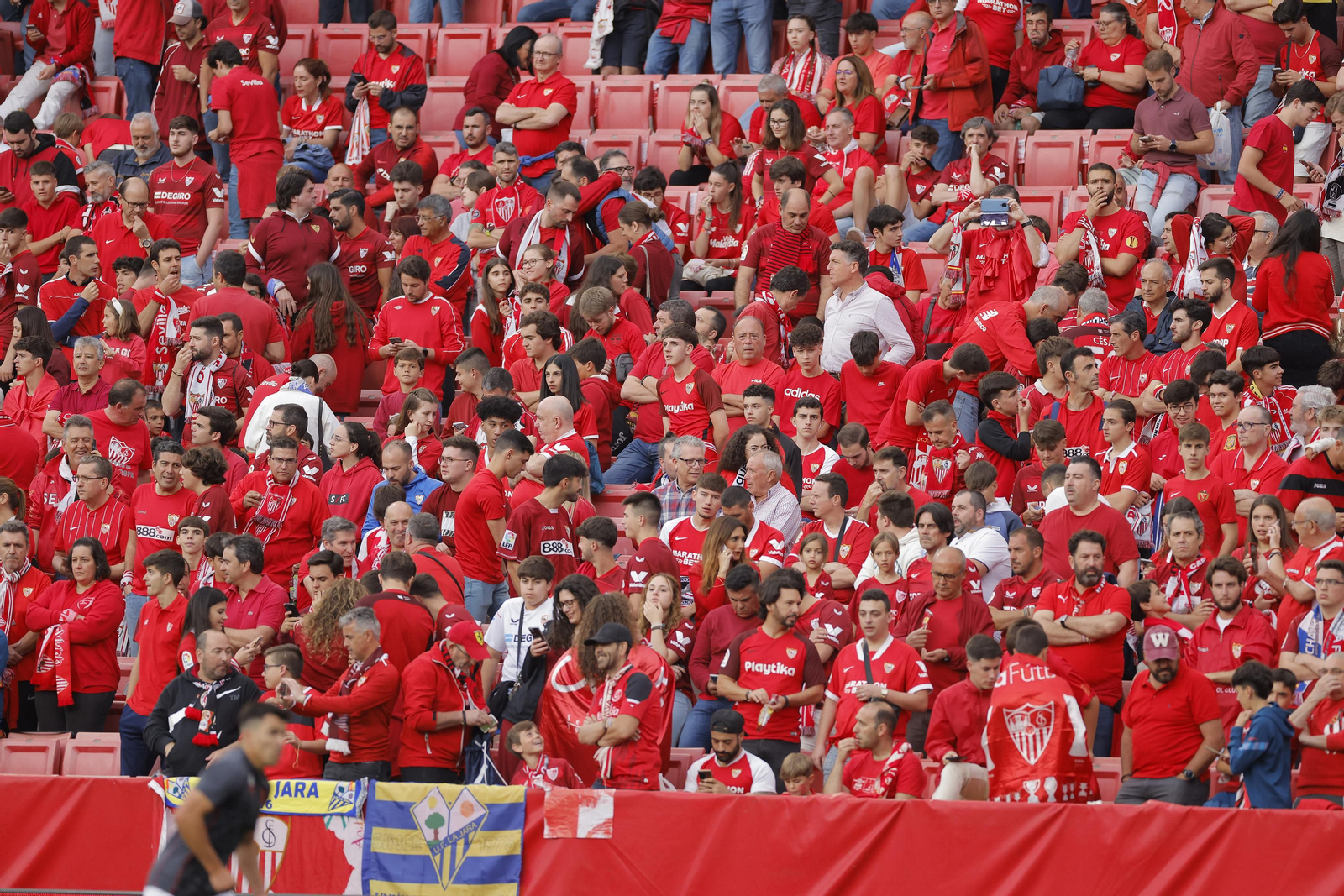 Búscate en las fotos del Sevilla-Juventus