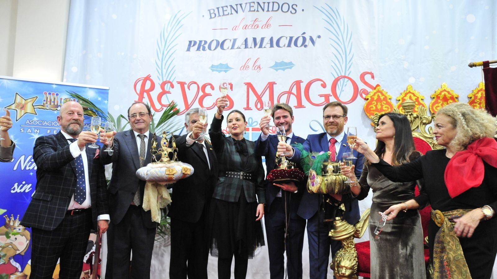 Brindis por la Navidad en la cena de proclamación de los Reyes Magos.