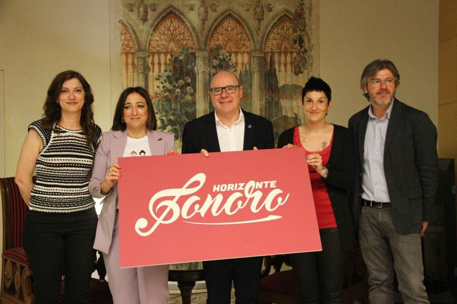 Foto de familia de la presentación del proyecto transmedia 'Horizonte Sonoro V Centenario'.