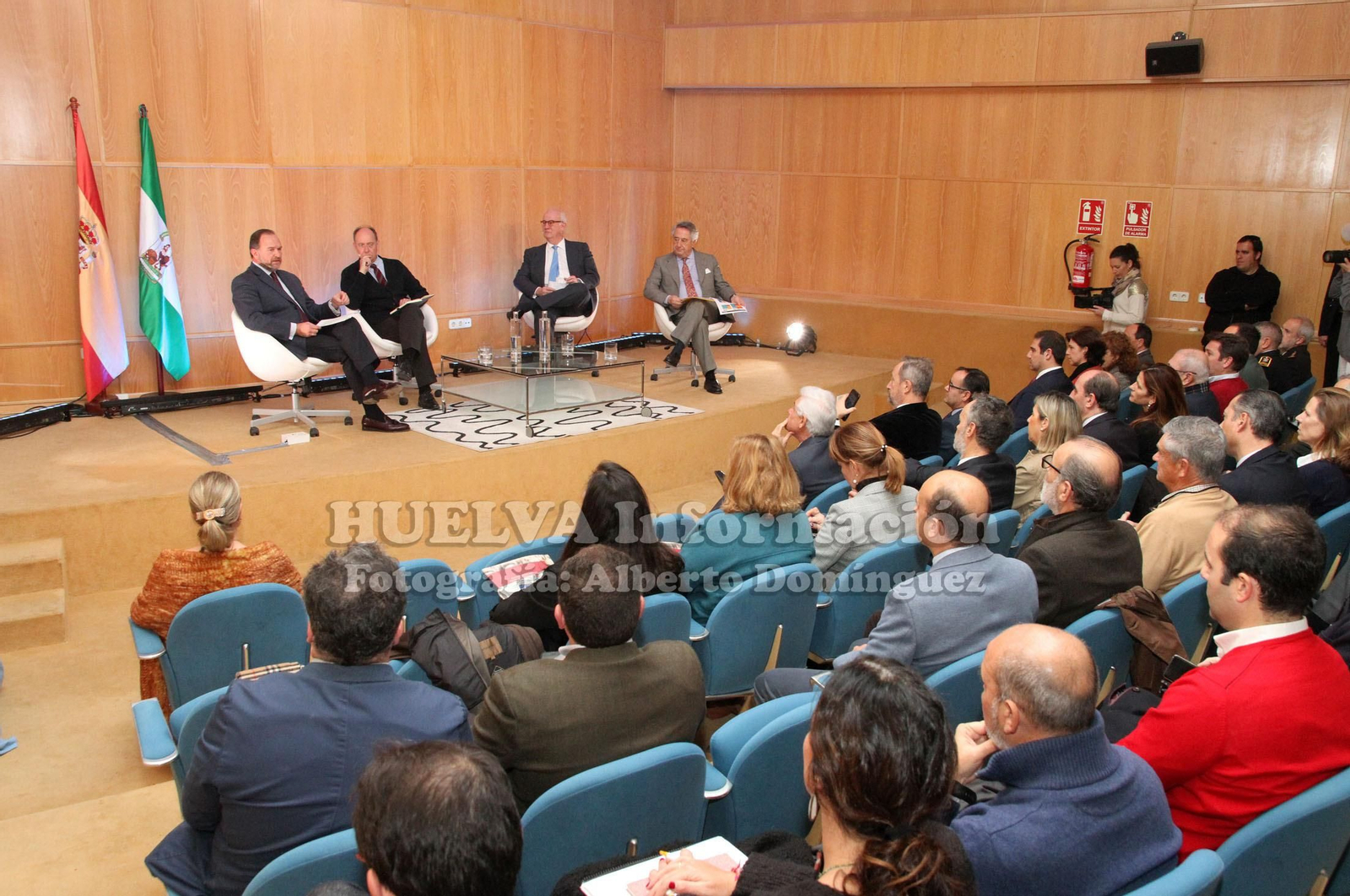 Mesa redonda en la FOE sobre retos y oportunidades de la transición energética, en imágenes