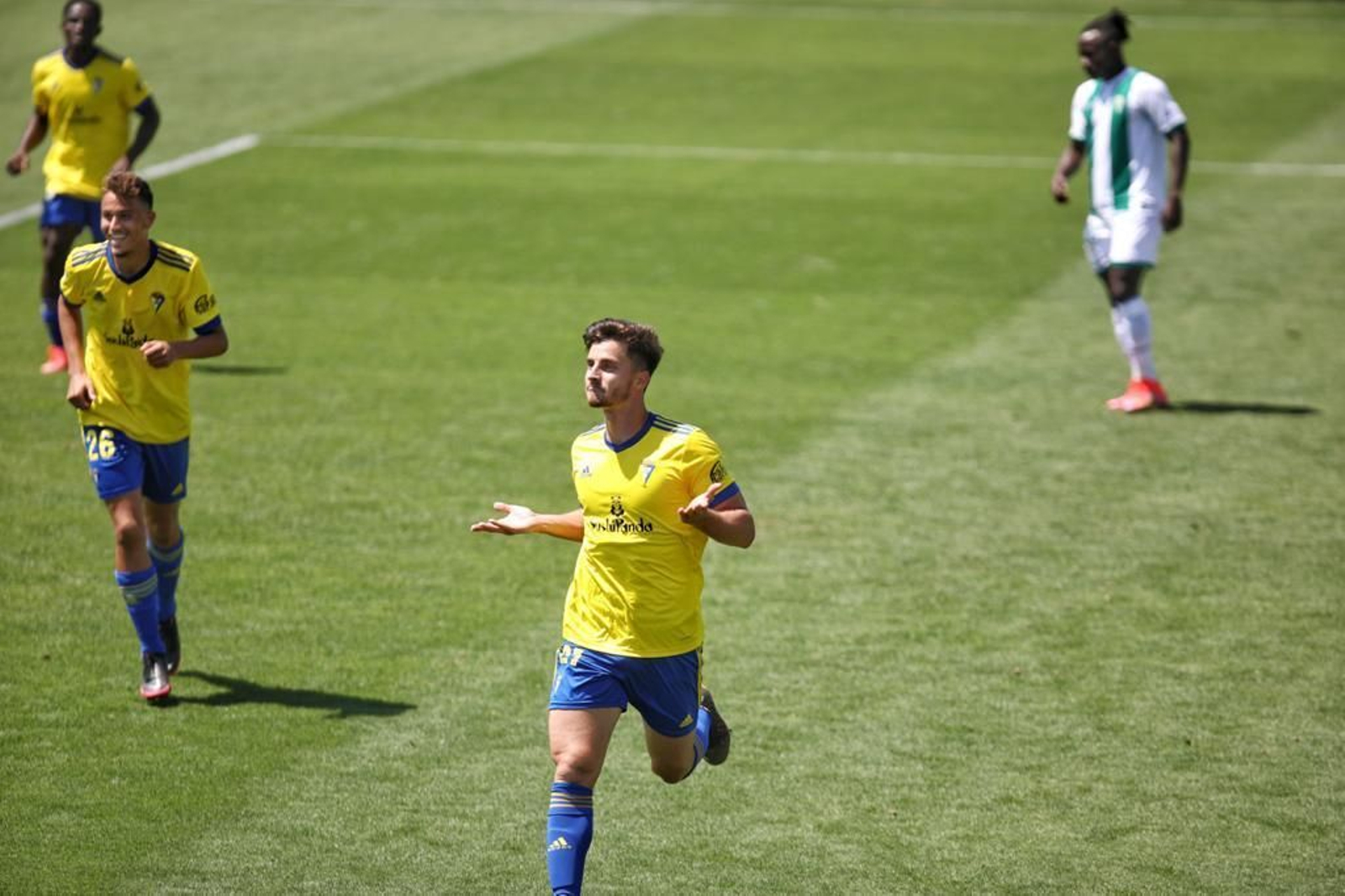 Las imágenes de la derrota del Córdoba CF ante el Cádiz B