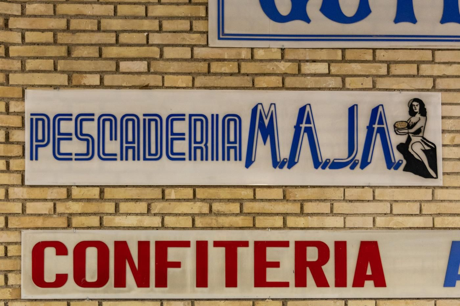 Los letreros más míticos de Jaén se rescatan y exhiben en la exposición Rótulos Chuléricos'