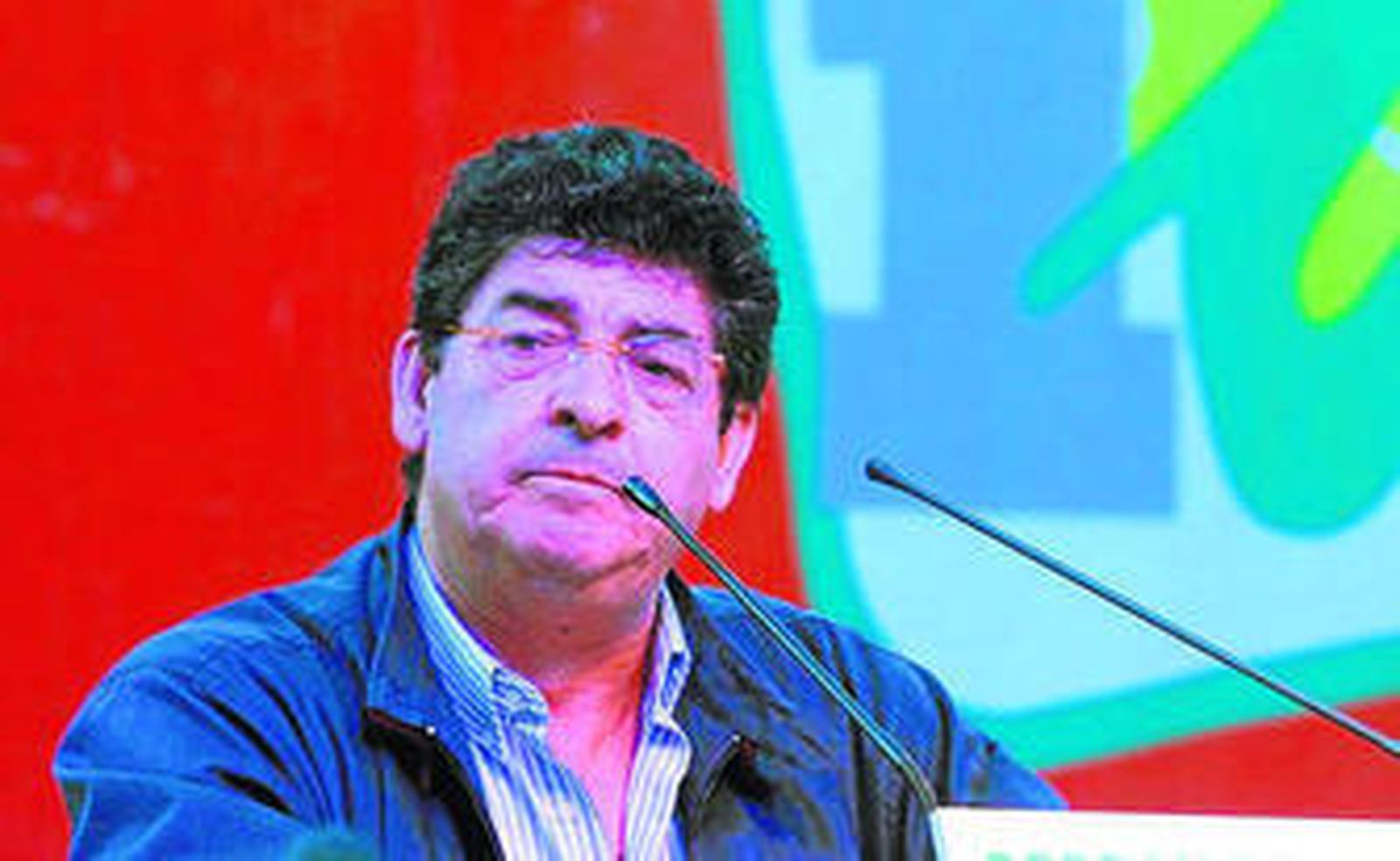 Valderas erige a IU como "resistencia" a la derecha