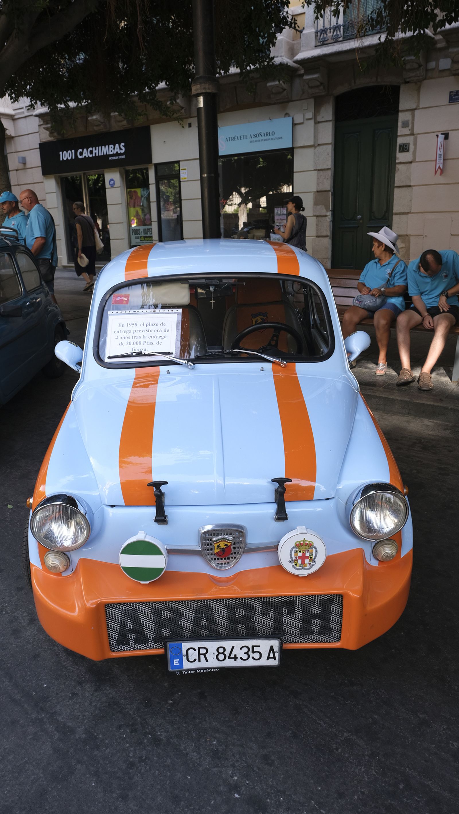 Imágenes de la exposición de Amigos del Seat 600 y Mini Cooper, en la Feria de Almería