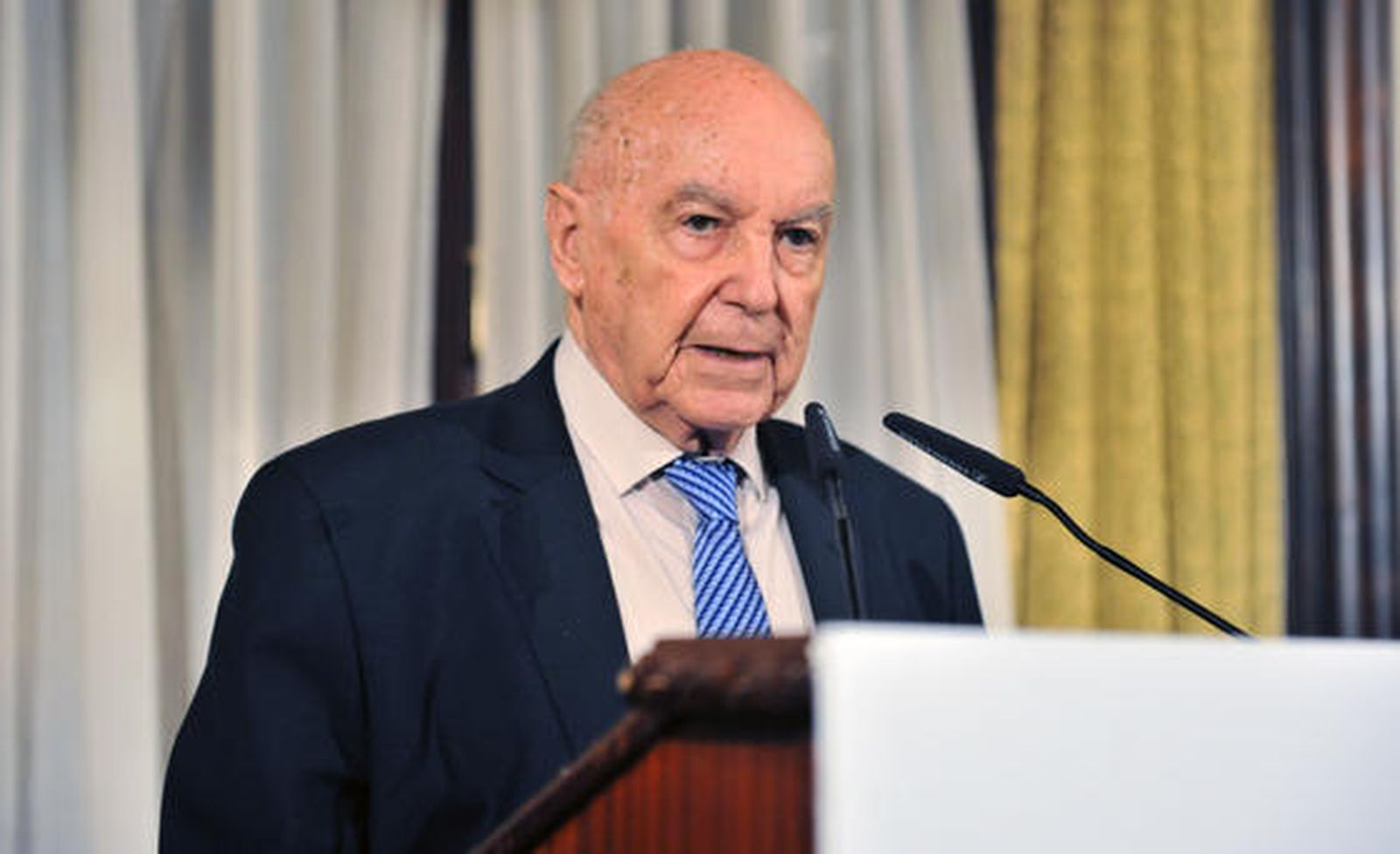 Manuel Clavero, durante su intervención. / Reportaje gráfico: Antonio Pizarro / Juan Carlos Muñoz / Juan Carlos Vázquez