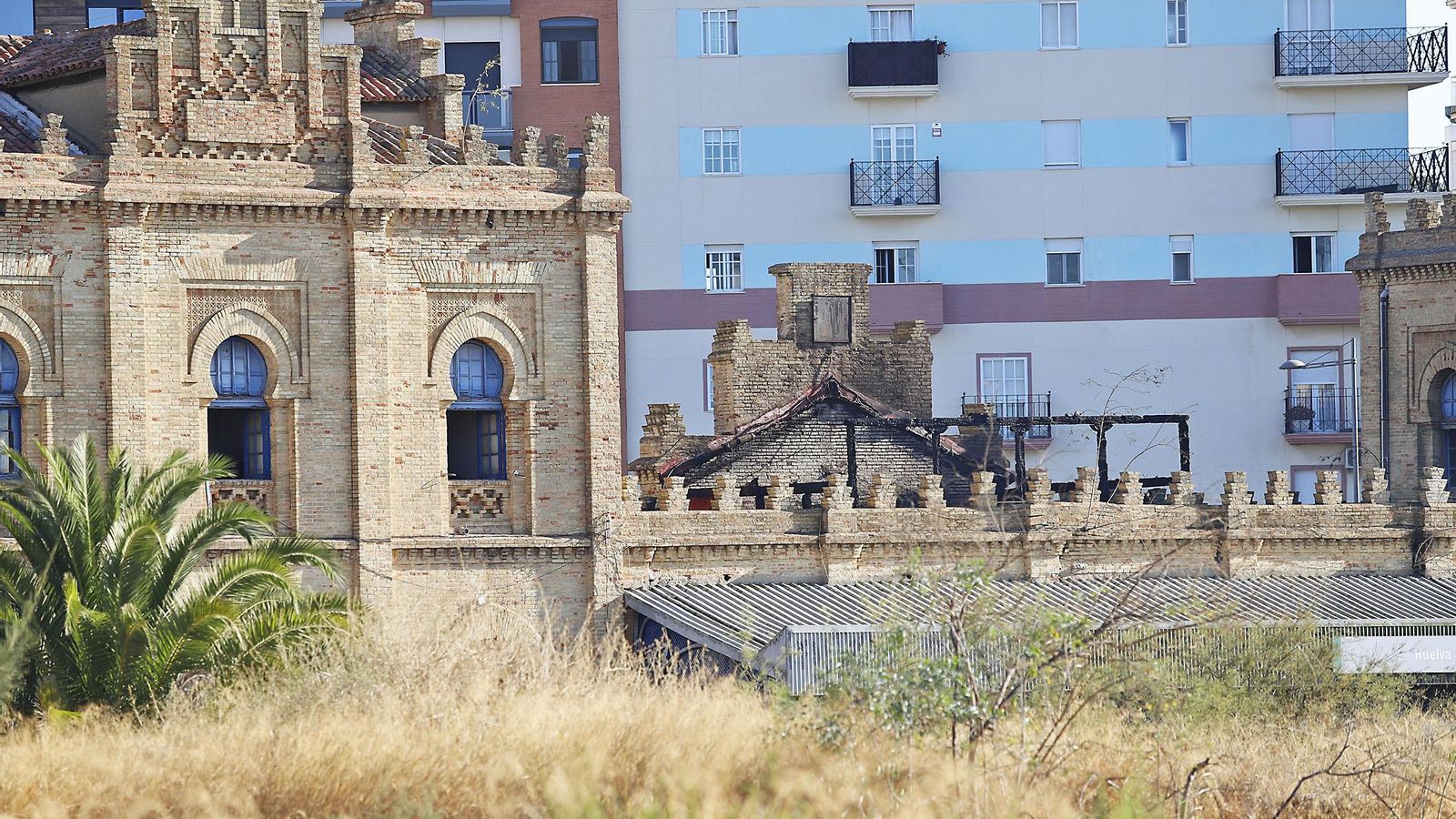 Techo de la estación después del incendio de la madrugada de ayer.