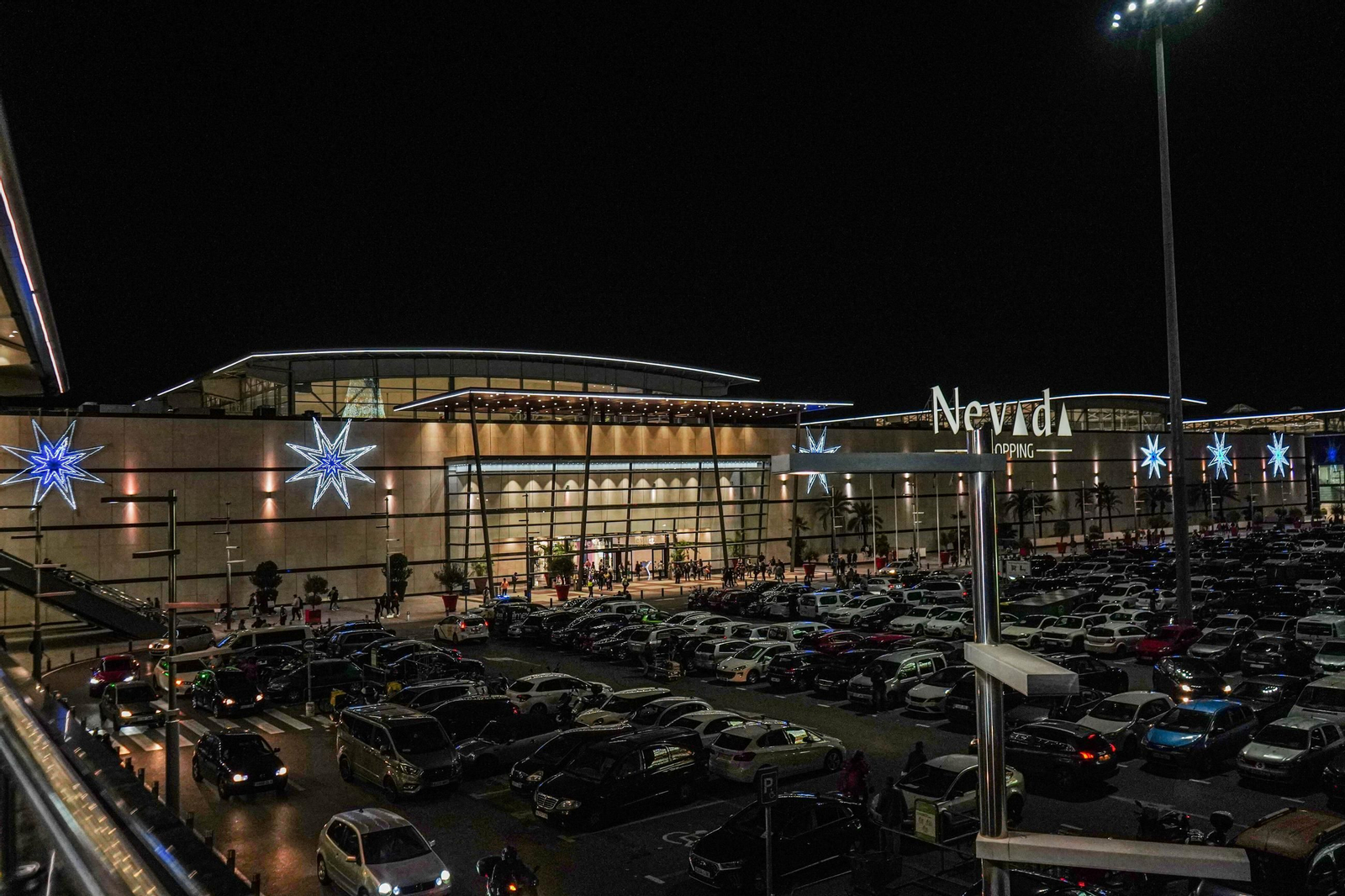 Galería | Granada ya está en Navidad: la fiesta del Nevada Shopping para el alumbrado