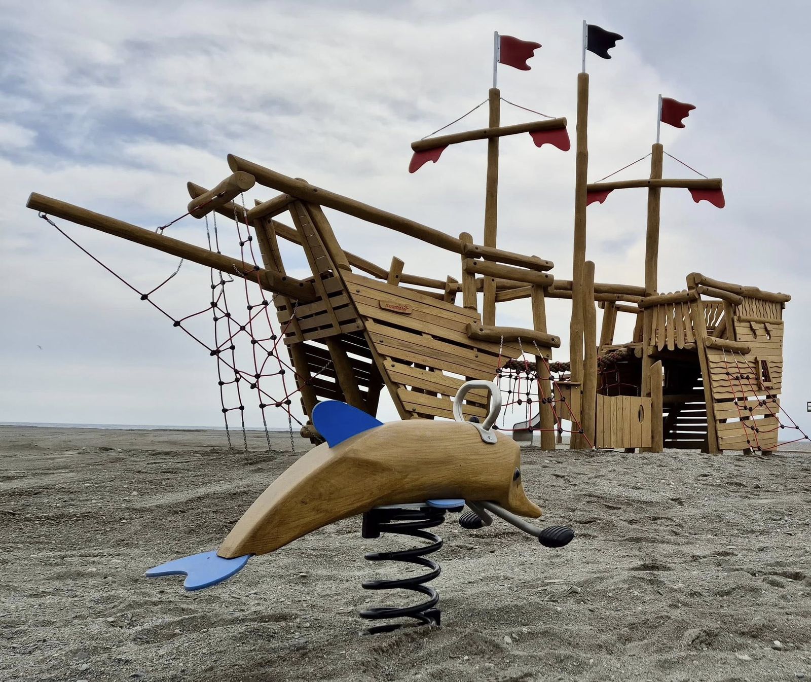 El nuevo espacio recreativo ya está disponible en la playa de Motril