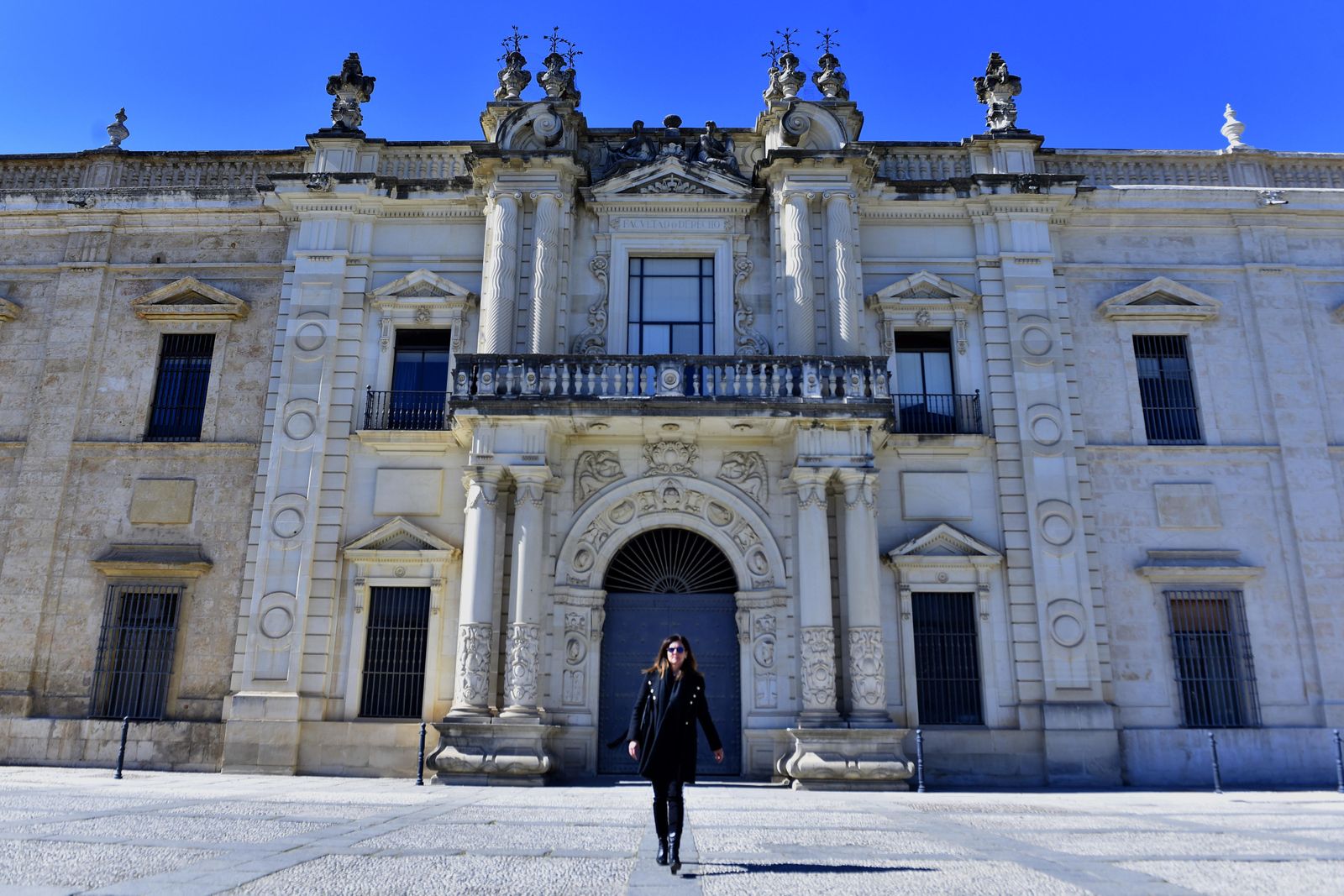 Fachada principal  de la antigua Facultad  de Derecho, cuando tenía  su sede en la histórica  Fábrica de Tabacos.