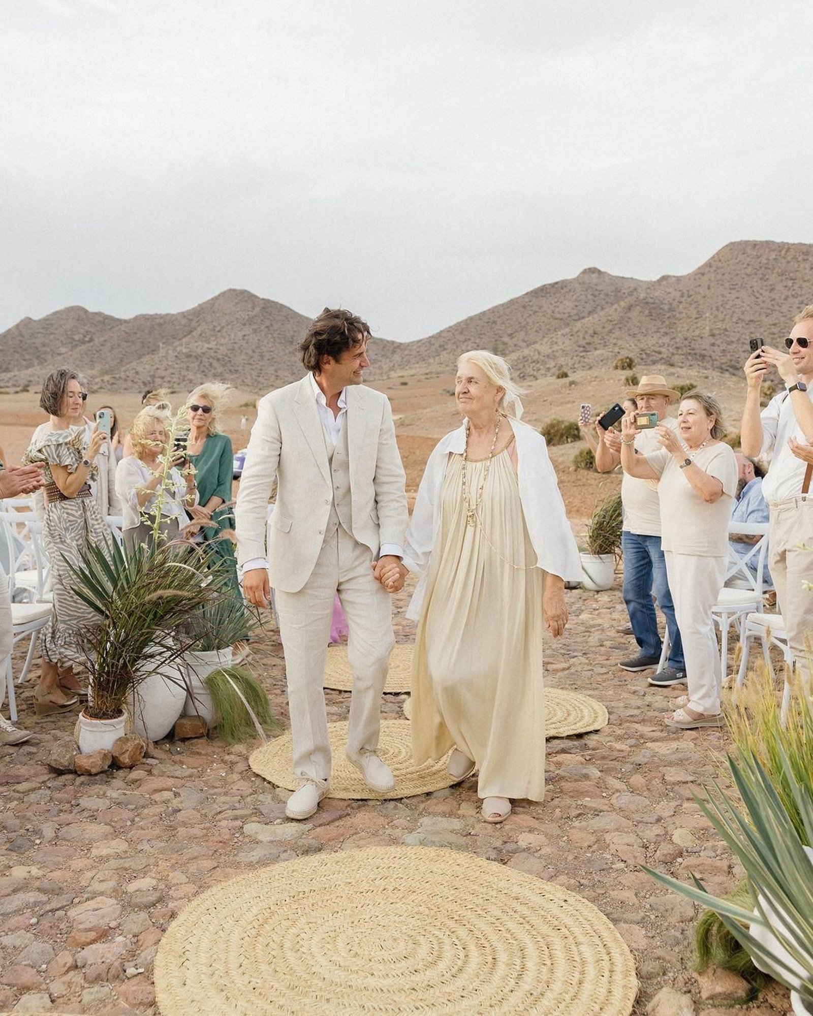 Una mirada con los ojos en lágrimas, unas palabras con la voz quebrada para comprometernos nuevamente a “Volver a empezar-STARTOVER” o un “SI, QUIERO” para entendernos más.  TE AMO  #AdroverMonteroWedding (2).jpg