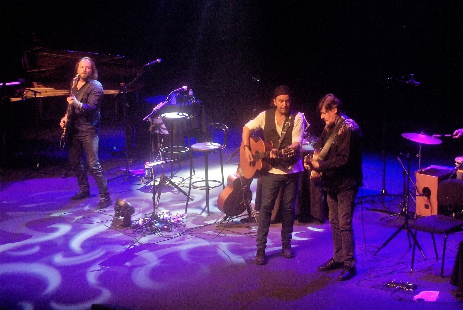 Álvaro Urquijo, líder de la banda, durante el concierto.