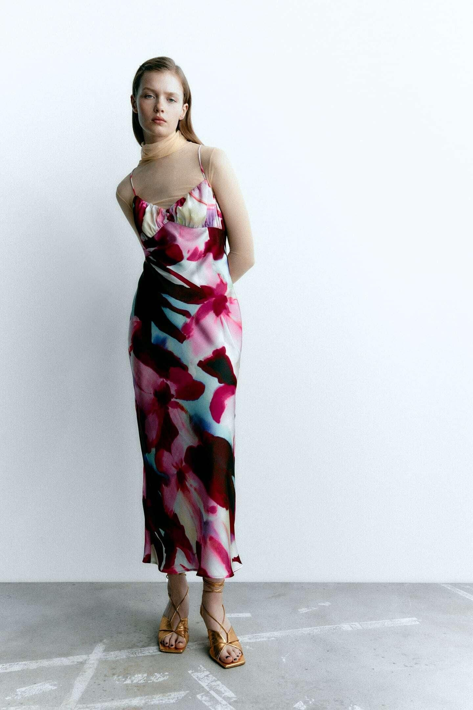 Vestido lencero de flores de Zara.