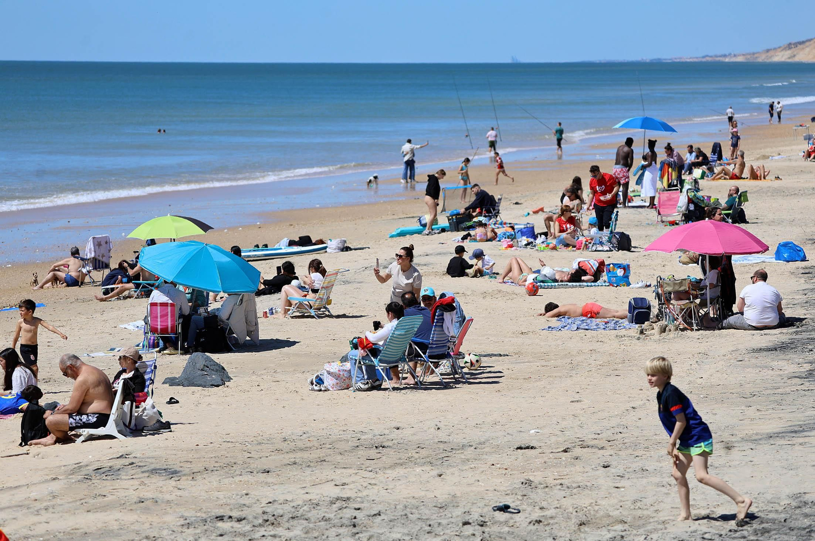Imágenes del ambiente en las playas de Huelva