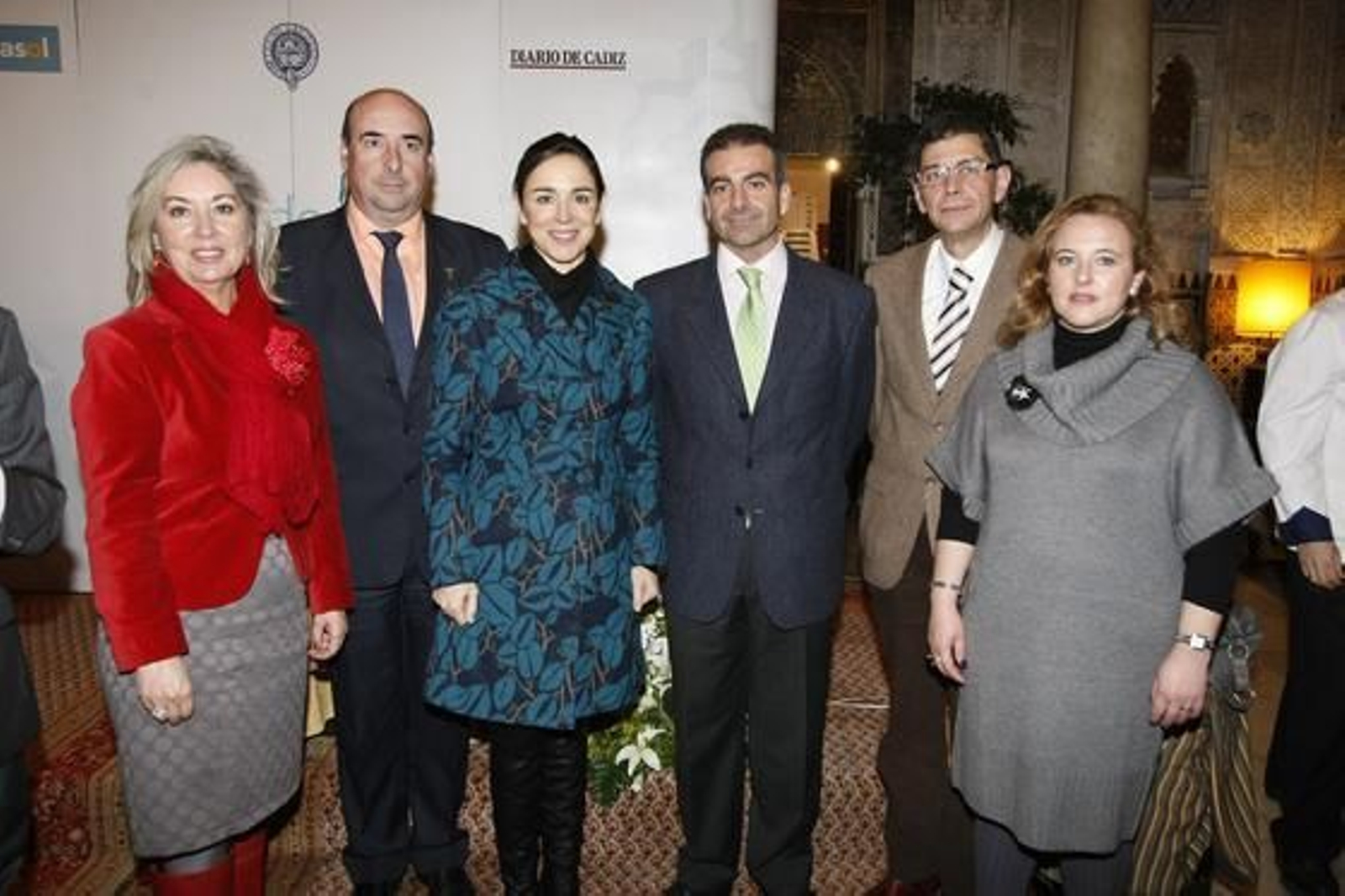 Los representantes de Cajasol, uno de los impulsores del Foro de Cádiz, María Gómez, Angel Monje, Rosa Santos, José Manuel Jiménez y Leonor Portillo./Fotos:José Braza

Foto: Jose Braza