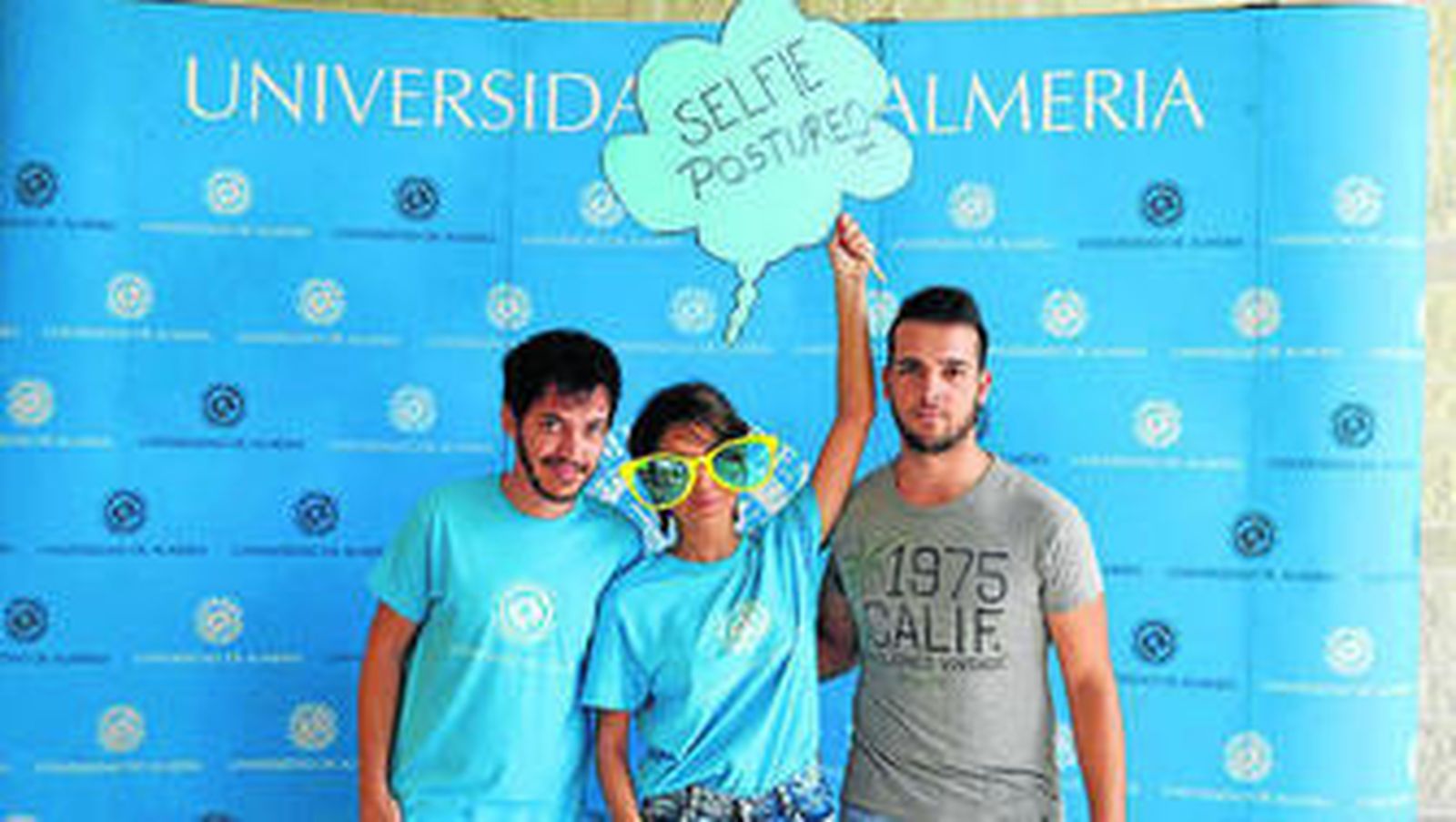 Alumnos de la Universidad de Almería en la jornada de apertura.