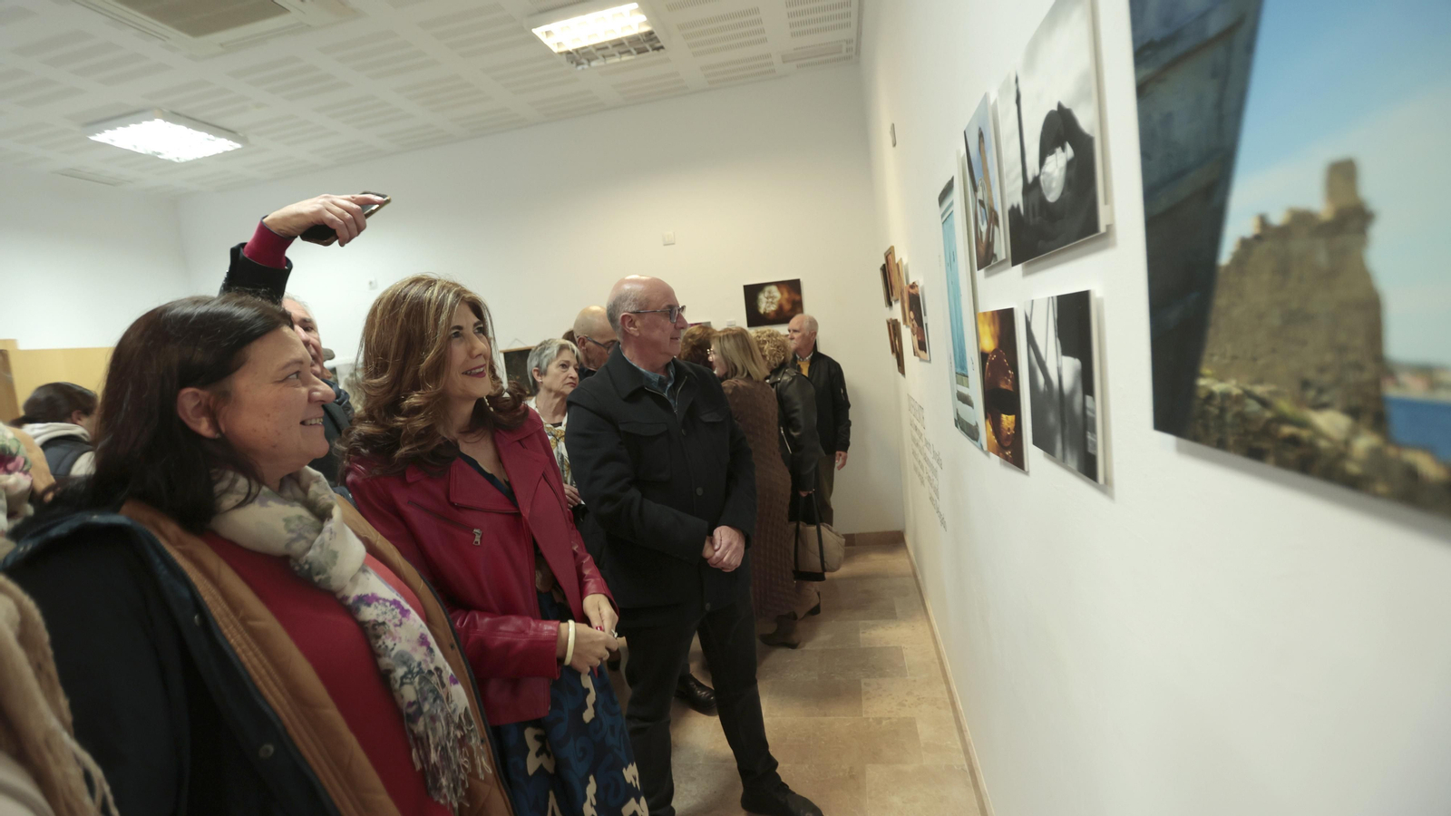 Inauguración exposición fotográfica colectiva "Diferente"