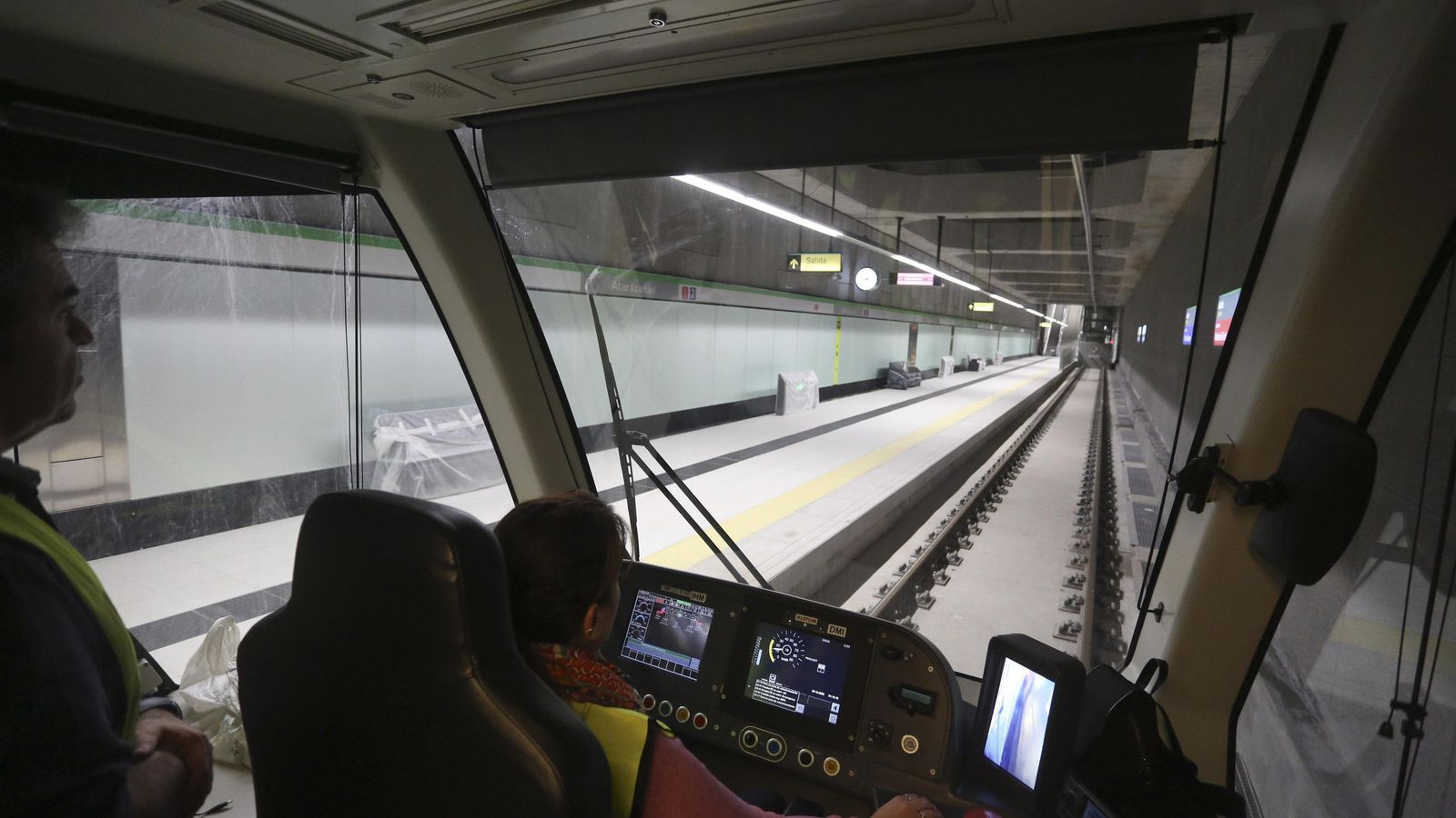 La estación de Atarazanas desde el puesto del conductor del metro. La estación de Atarazanas desde el puesto del conductor del metro.