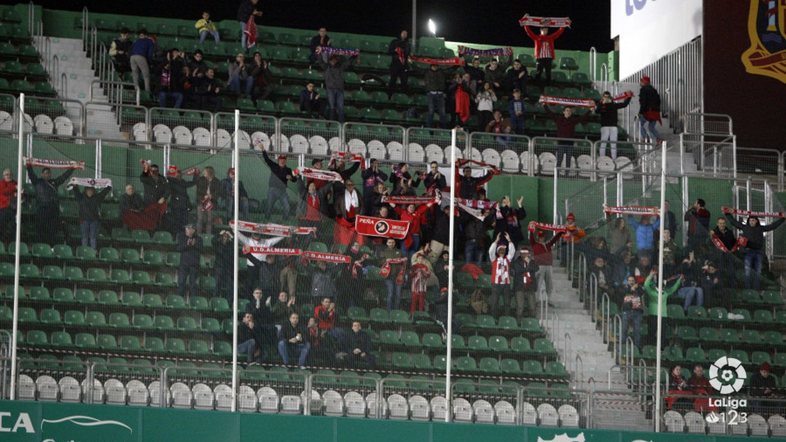 Imagen de la afición rojiblanca desplazada al Martínez Valero