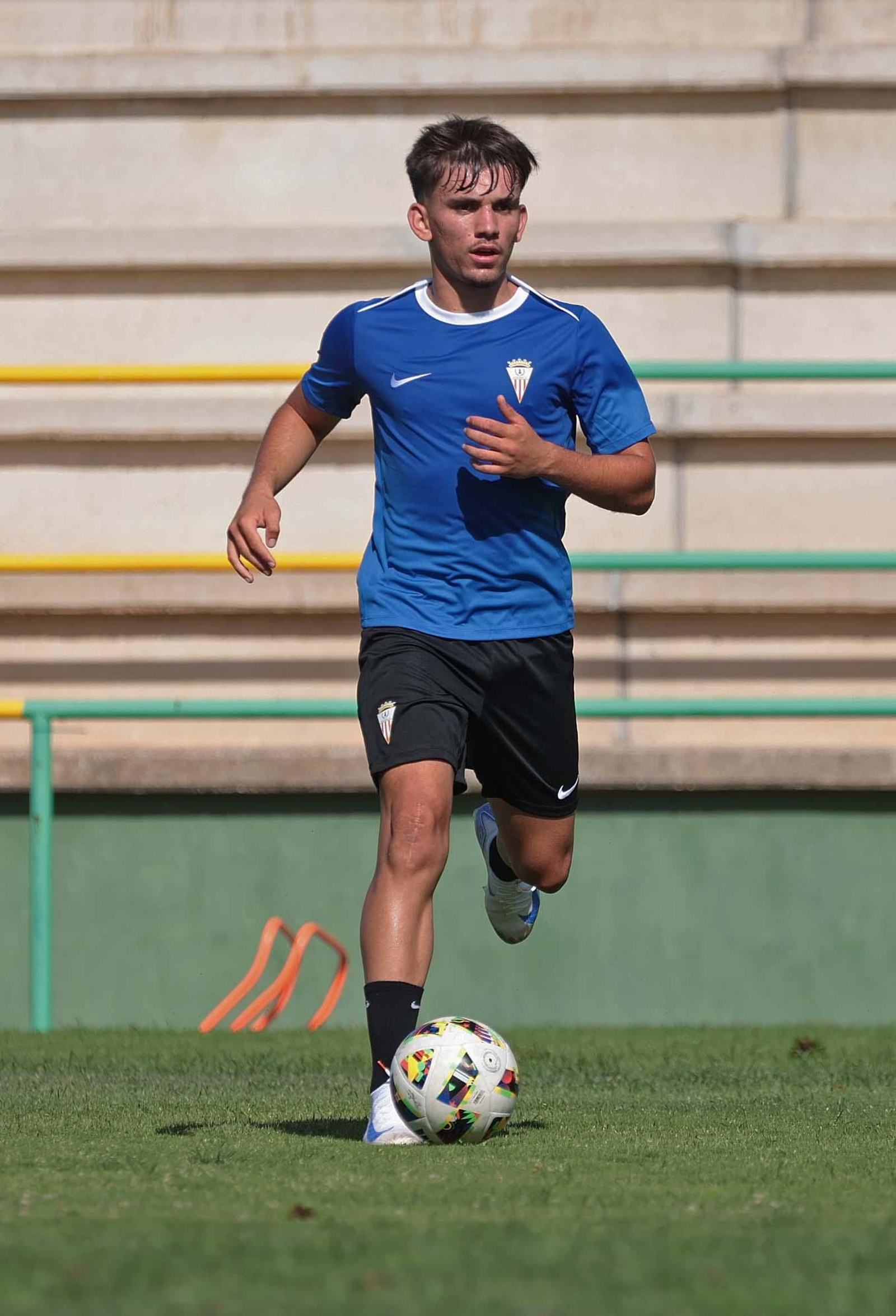 Fotos del primer entrenamiento del Algeciras CF de la pretemporada 2024/2025 en Los Barrios