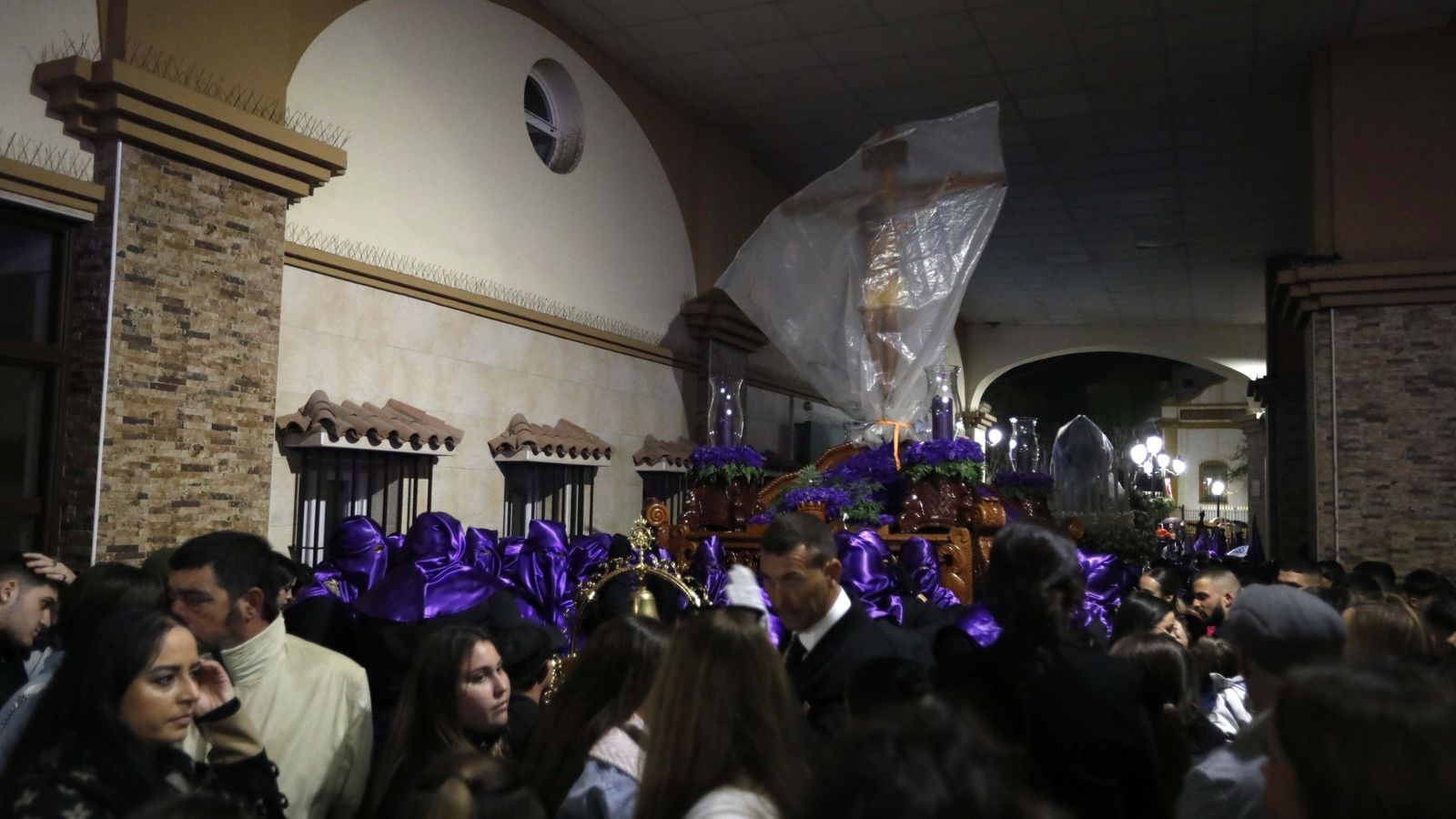 Fotos del Viernes Santo en La Línea: Cristo del Mar y Luz y Esperanza Nuestra, Soledad y Santo Entierro, Cristo del Amor y Misericordia y Amargura.