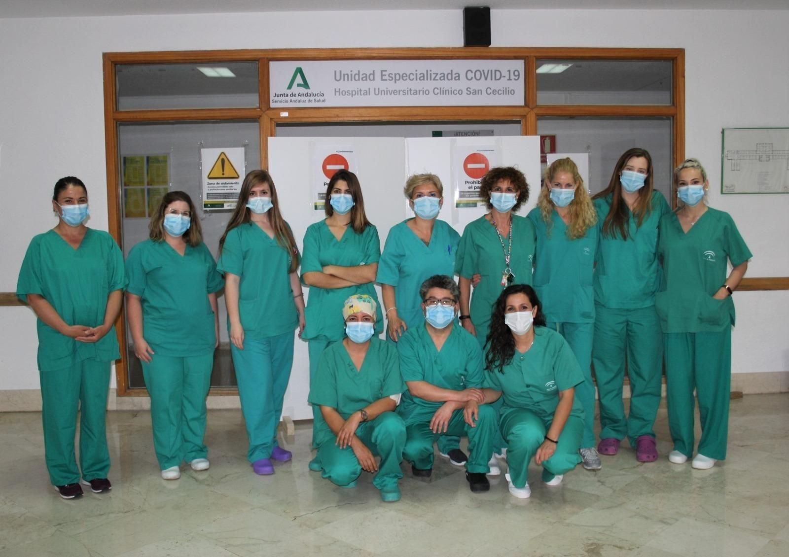 Equipo médico que dio el alta al último paciente Covid del viejo Clínico el pasado jueves