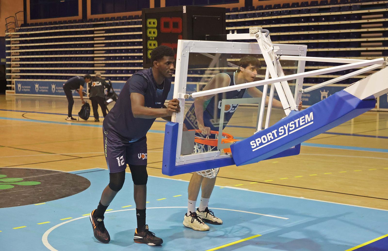 Las fotos del primer entrenamiento de Javi Malla en su regreso al banquillo de Udea