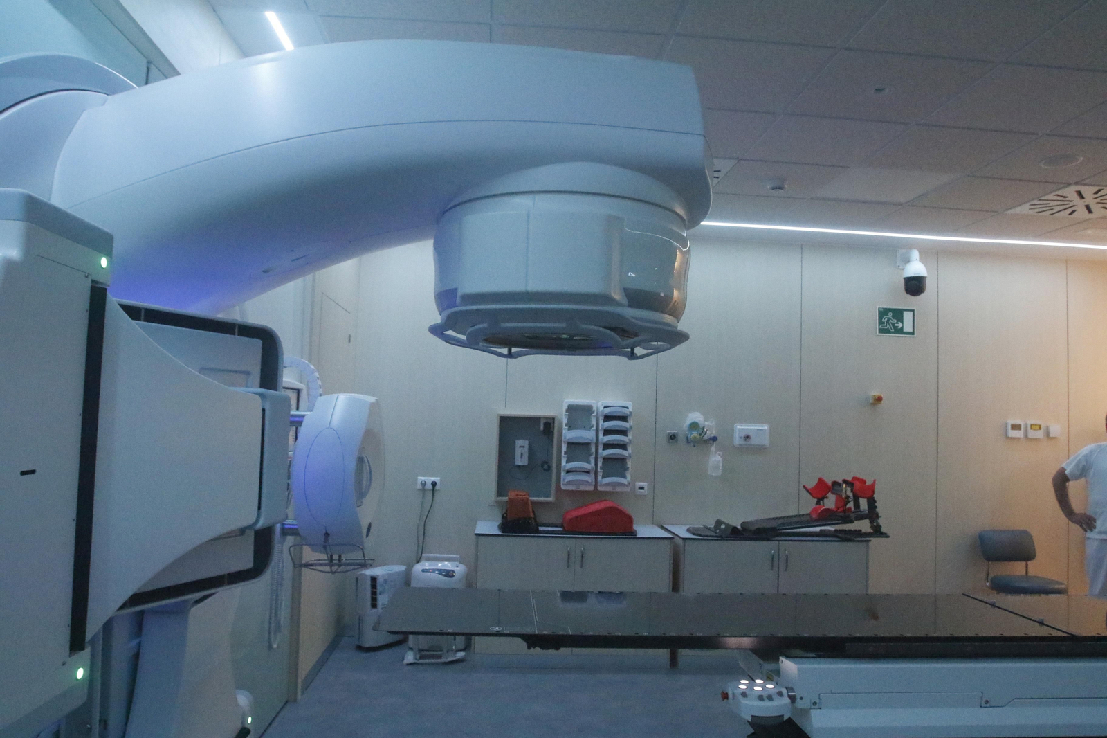 Visita el Hospital de Día de Infecciosos y el nuevo Acelerador Lineal de Electrones de Córdoba