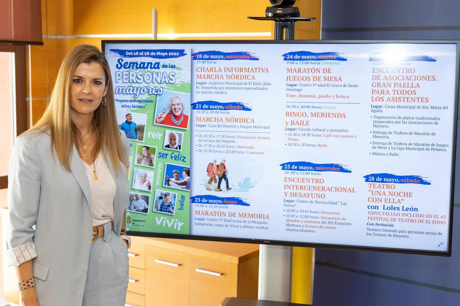 Delia Mira presentó el programa de eventos.