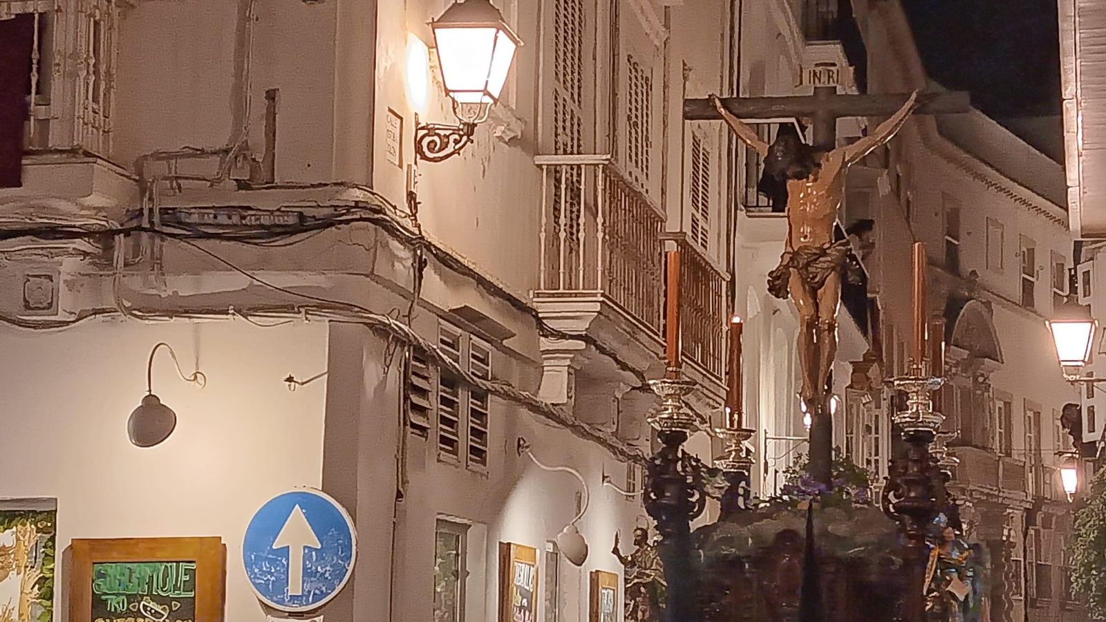 El paso del Cristo de la Buena Muerte por Cristóbal Colón de regreso a San Agustín.