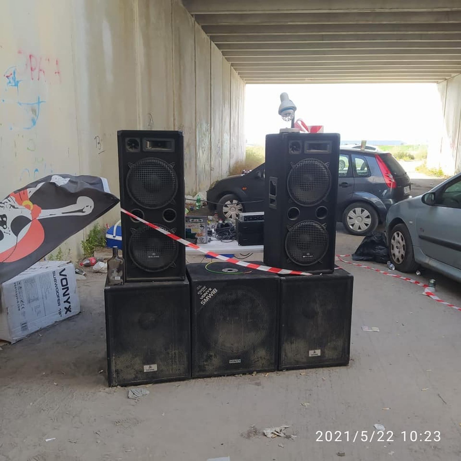 El equipo de sonido que se incautó del botellón ilegal