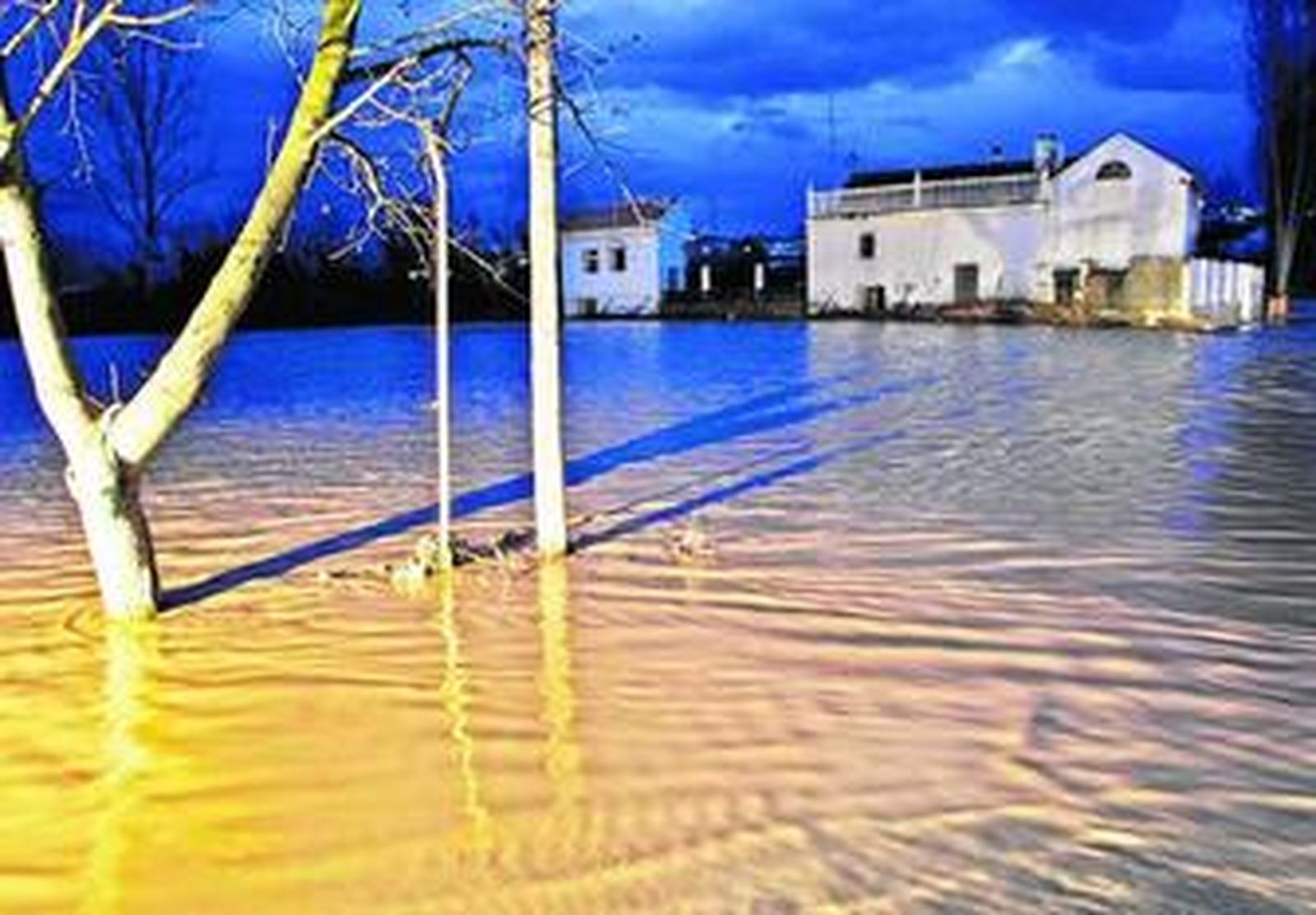 El barranco de Escóznar, desbordado a la altura de Láchar el pasado mes de enero.