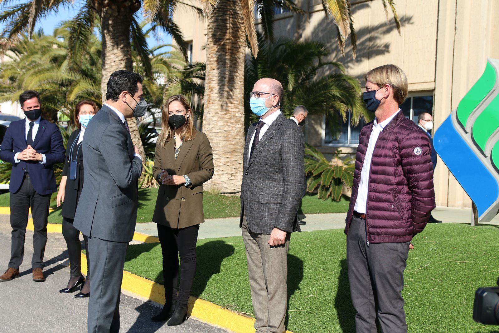 Fotogalería Juanma Moreno visita la cooperativa Murgiverde