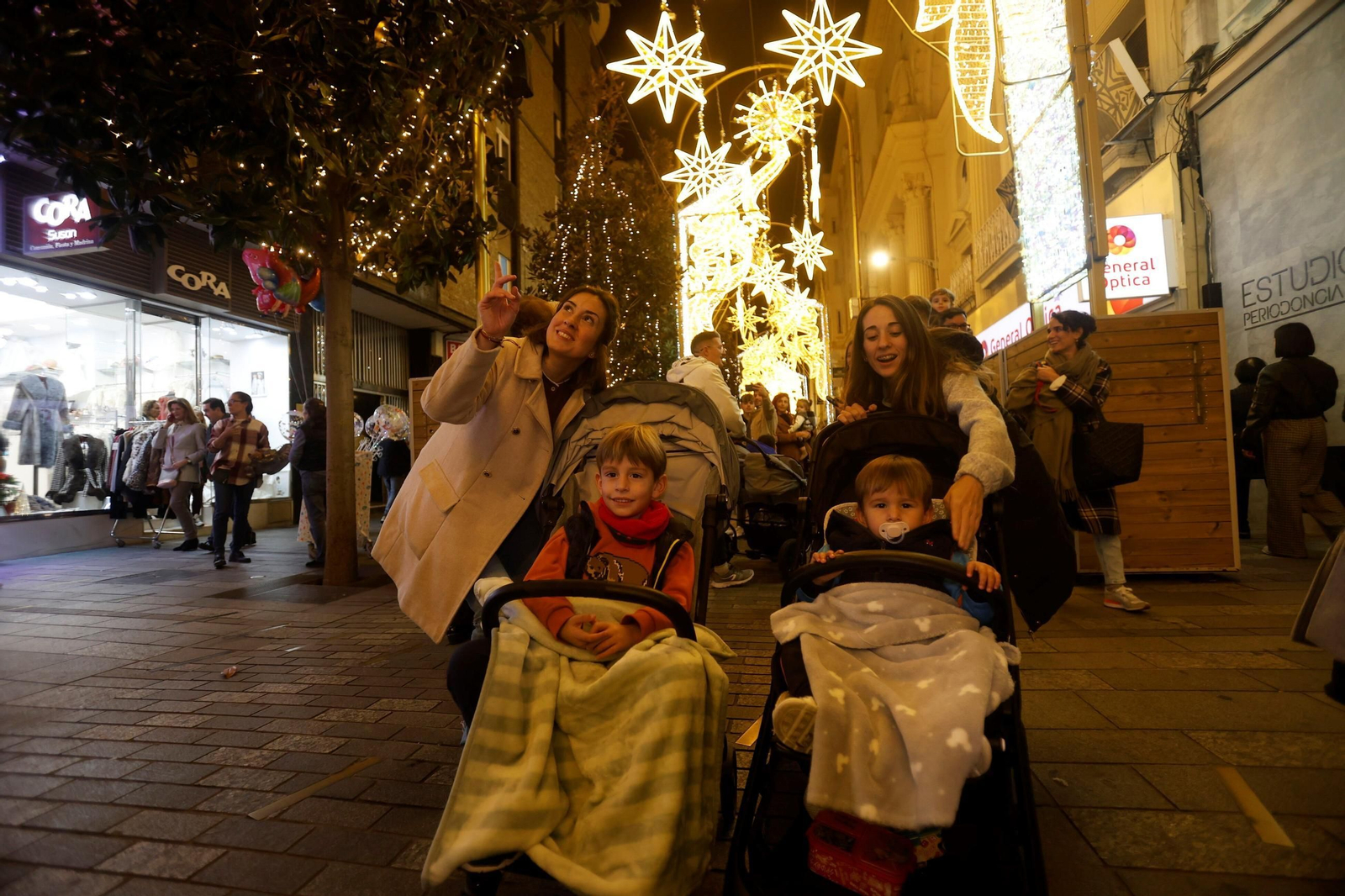 La inauguración del espectáculo de luz y sonido de Cruz Conde, en imágenes
