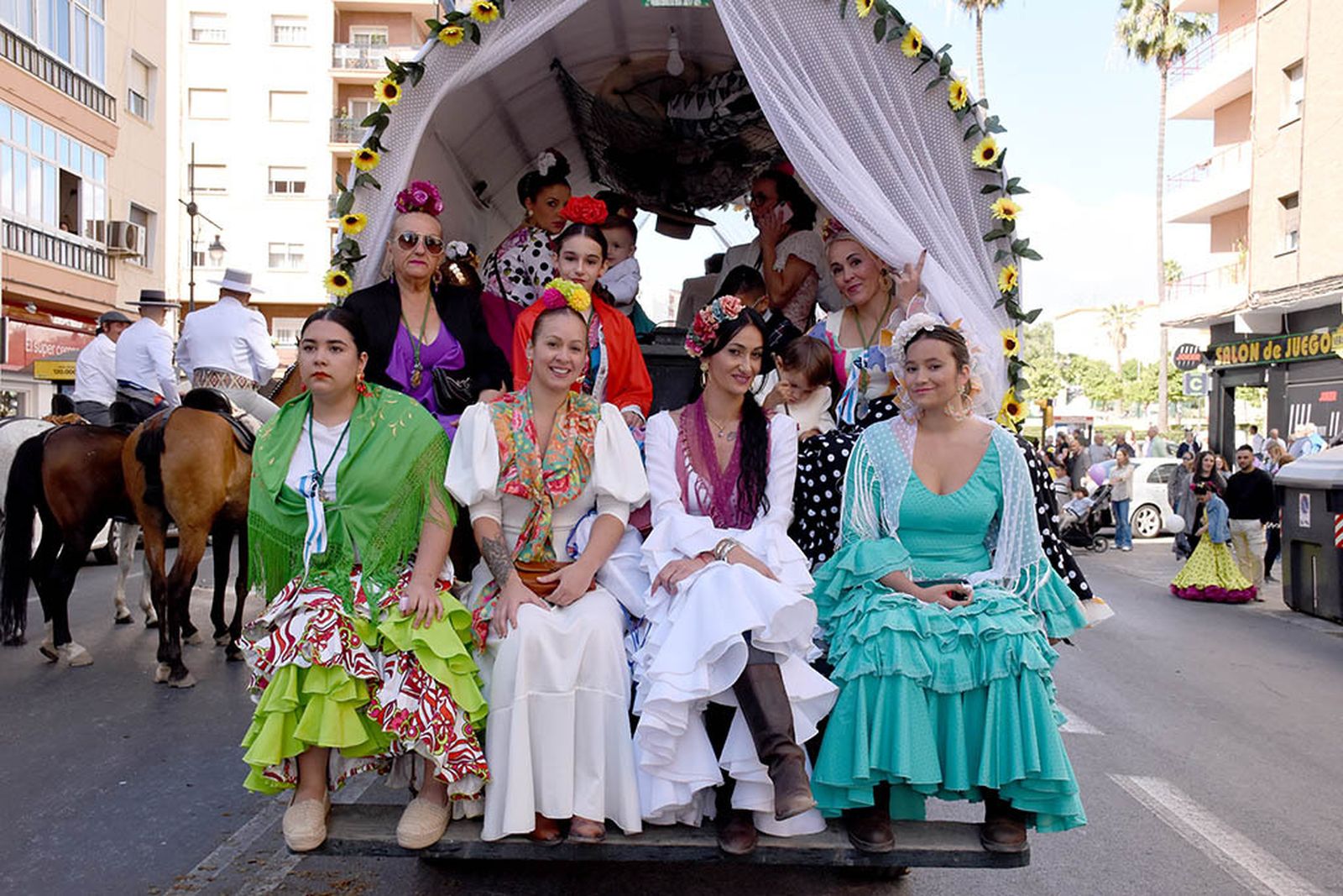 Imágenes de los carros de la Hermandad del Rocío de Huelva