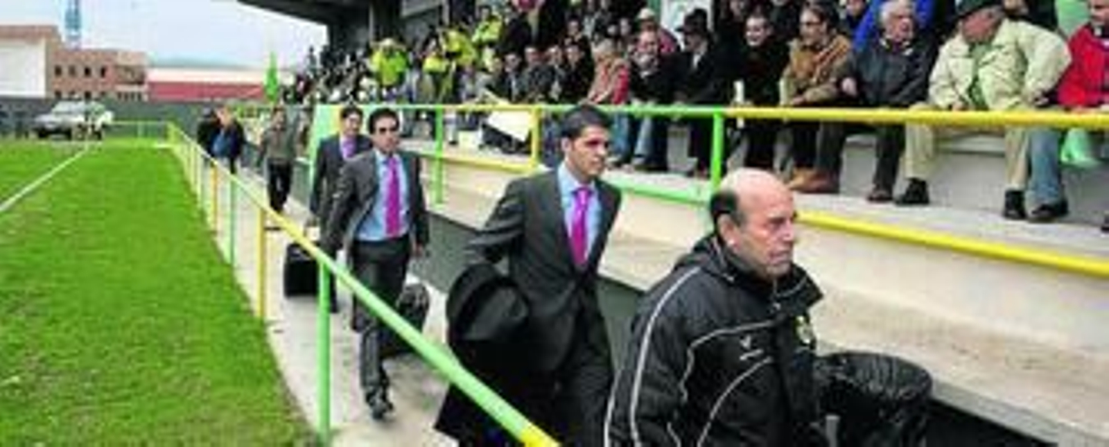 El colegiado García Moreno llega con retraso al derbi de la 2010-11.