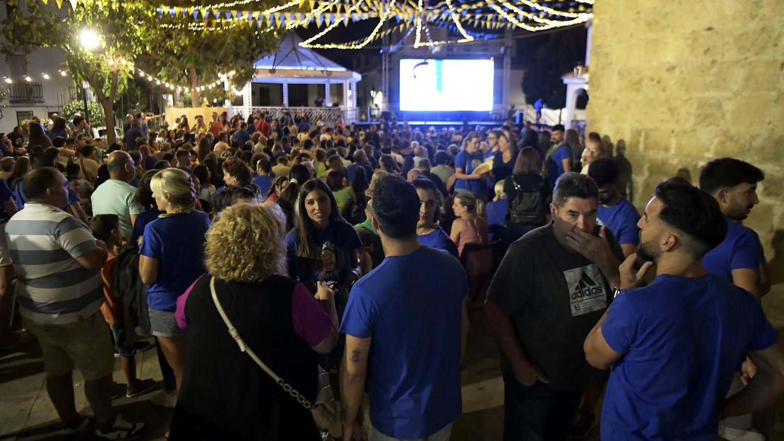 Miles de personas se reunieron para ver la semifinal