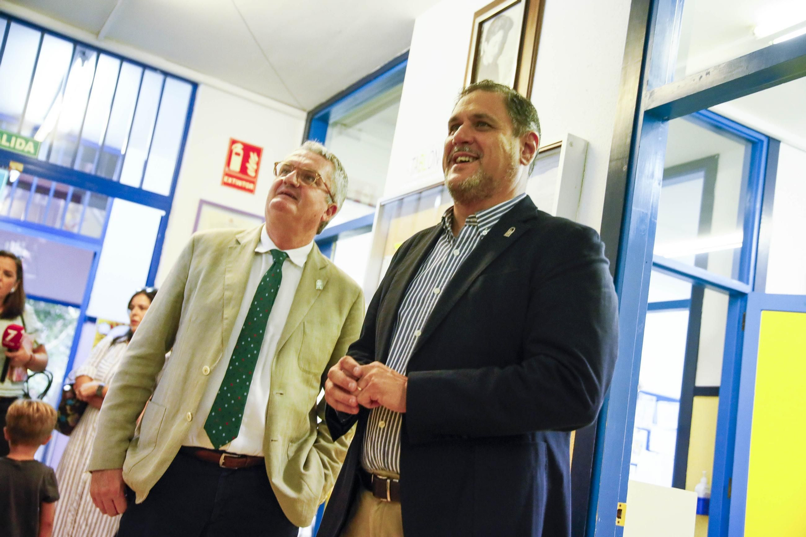 Las imágenes de la campaña de vacunación antigripal a los niños en el CEIP Adela Díaz de Almería