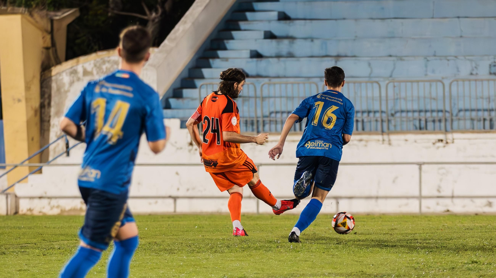 Las imágenes del triunfo del Xerez CD en el Trofeo Antonio Moure