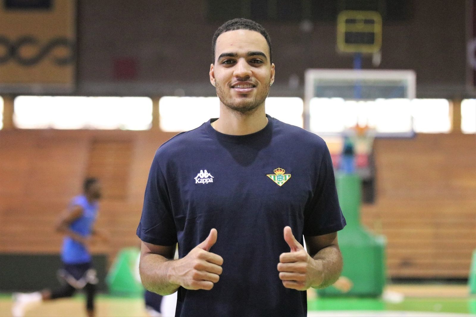 Obi Enechionyia visitó a sus nuevos compañeros y al cuerpo técnico en San Pablo.