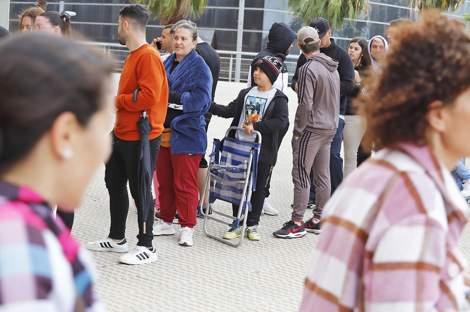 Largas colas para comprar las últimas entradas de la final del Recreativo de Huelva