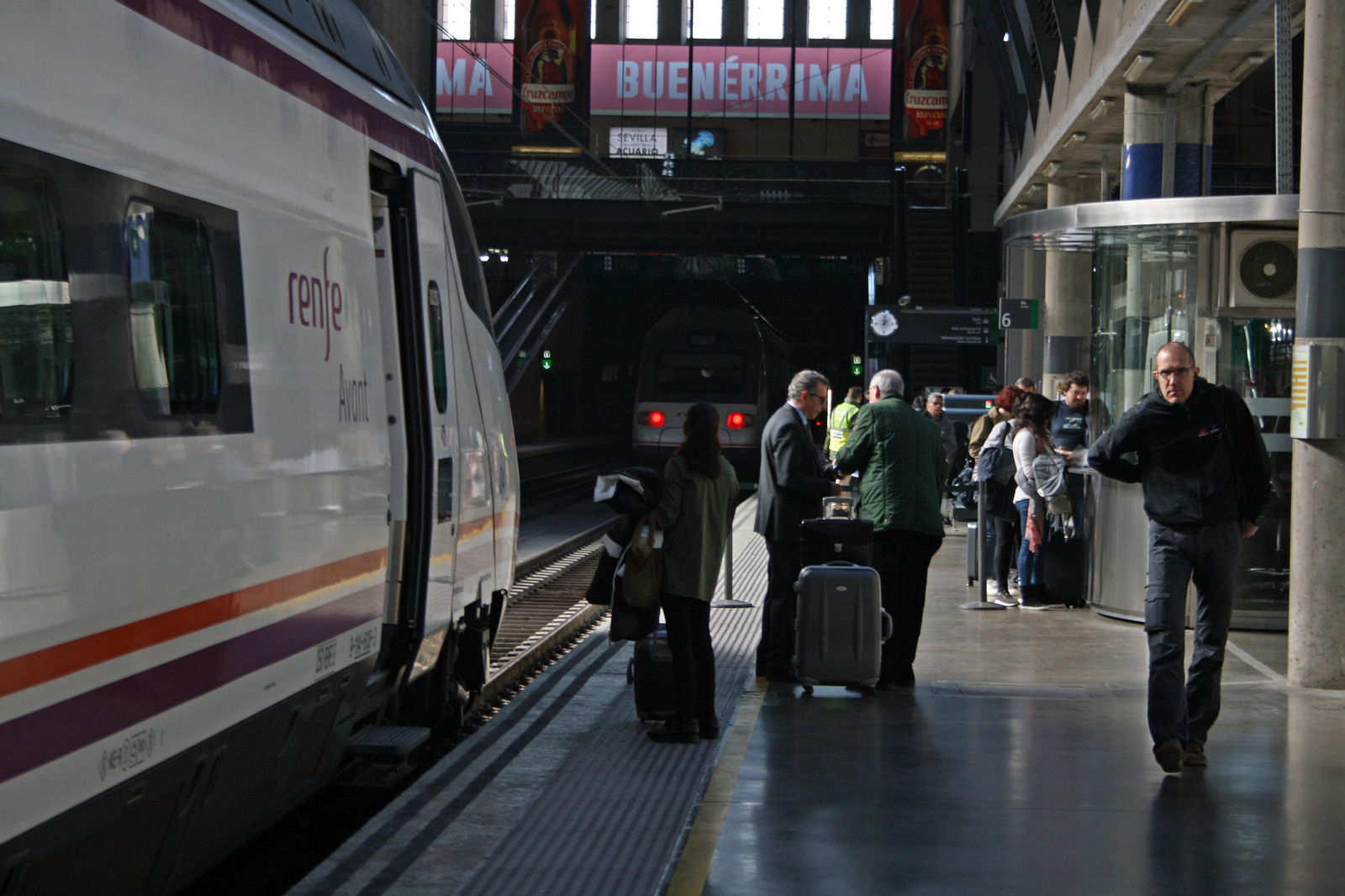 Así es el viaje entre Granada, Córdoba y Sevilla en trenes Avant de Renfe