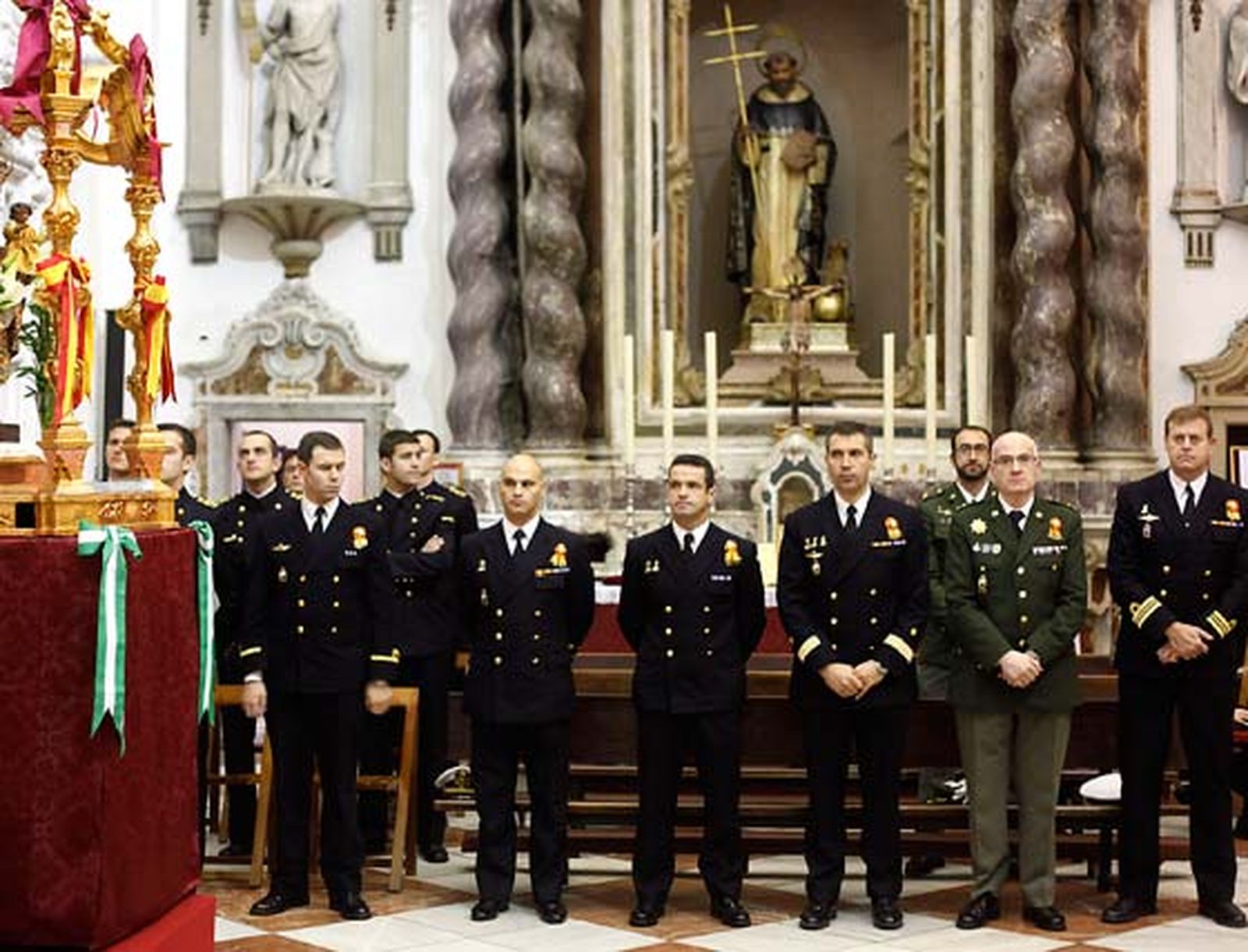 El Buque Escuela de la Armada 'Juan Sebastián de Elcano' sale de los muelles de Cádiz para iniciar su LXXXII crucero de instrucción

Foto: Jesus Marin