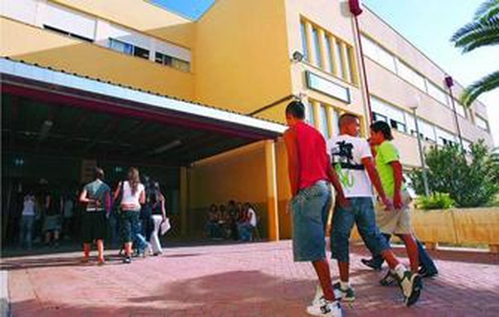 Entrada principal del Instituto de Enseñanza Secundaria Pablo Ruiz Picasso.